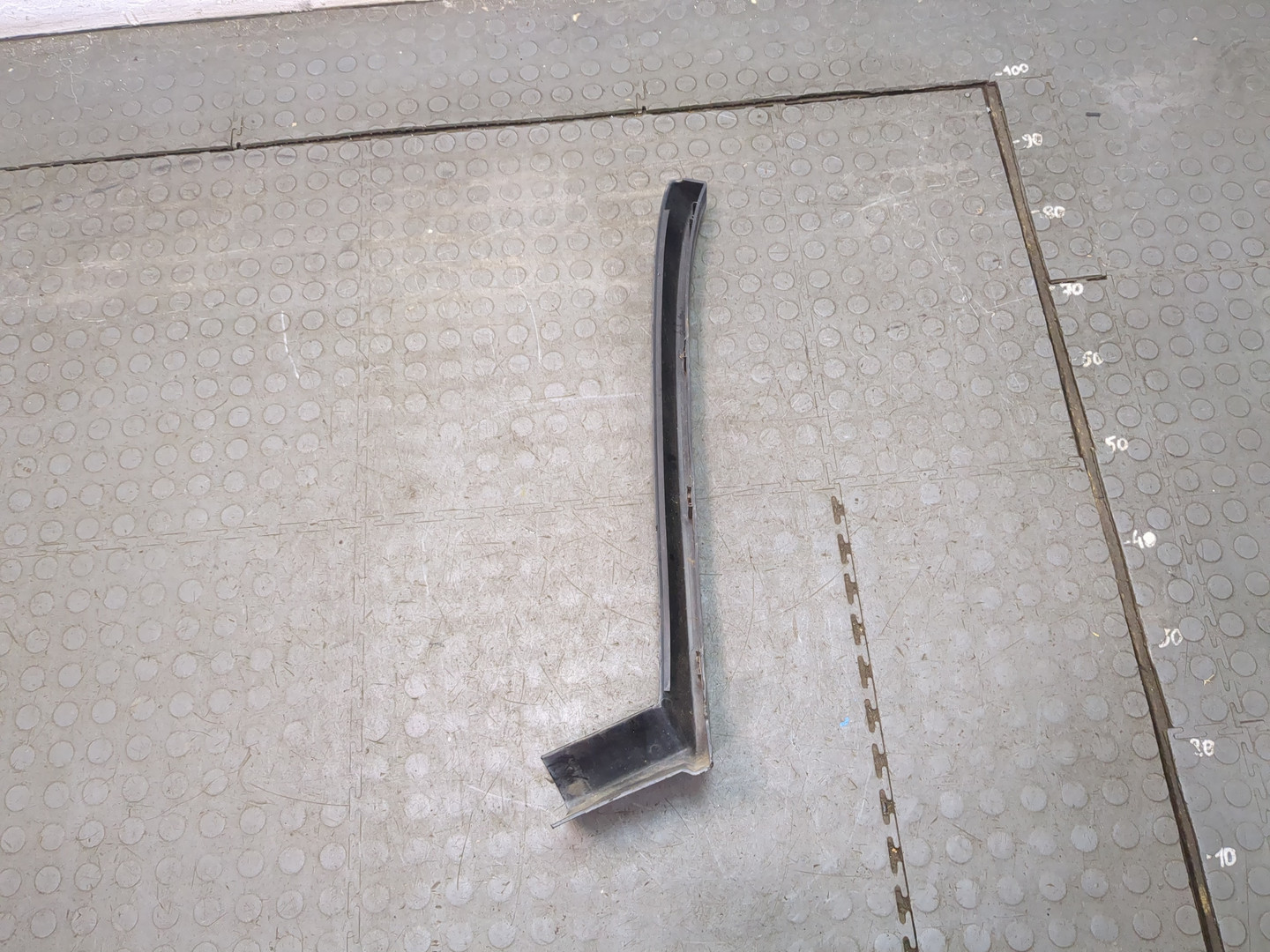 Накладка переднего крыла левого