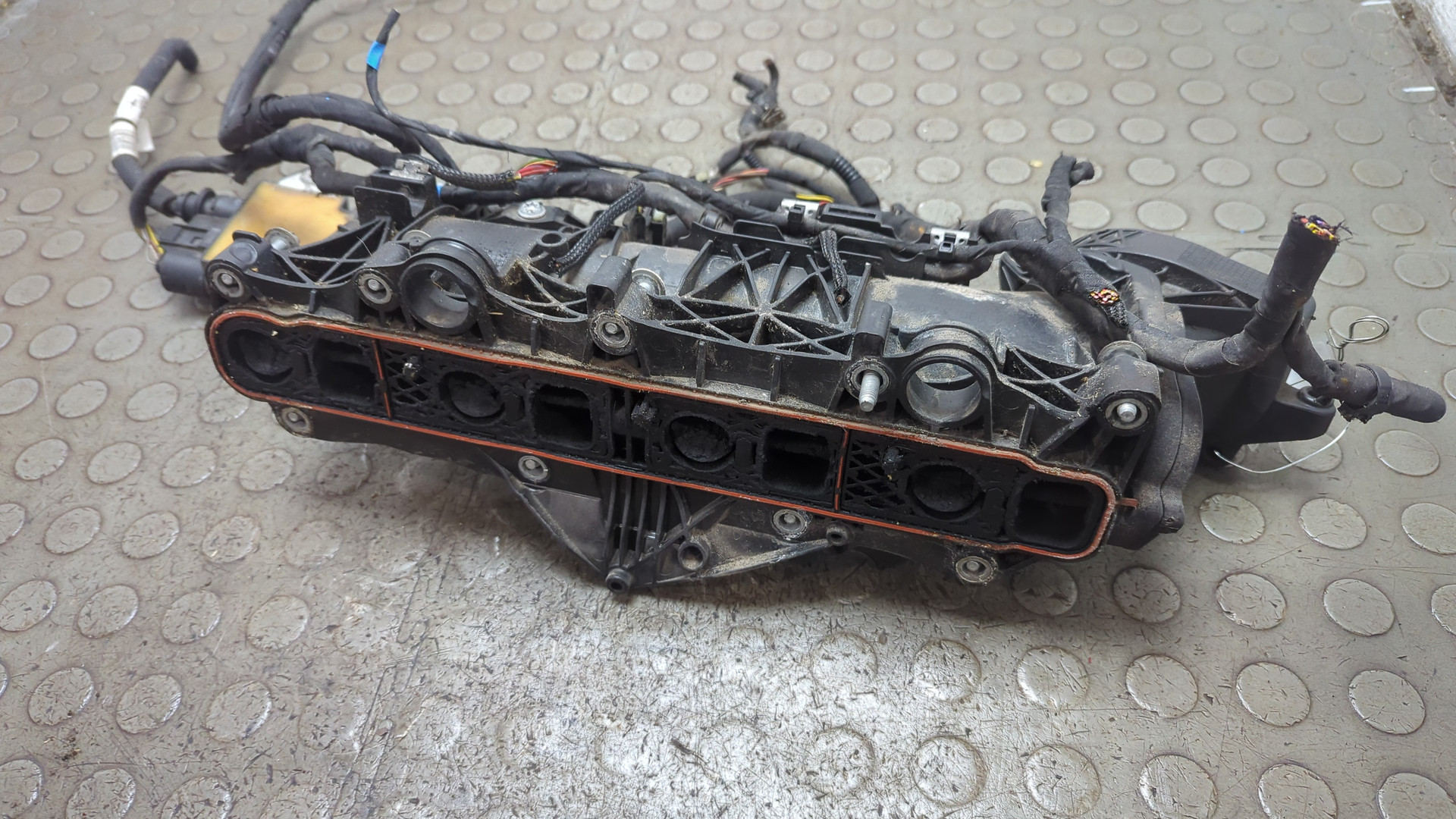 Коллектор впускной