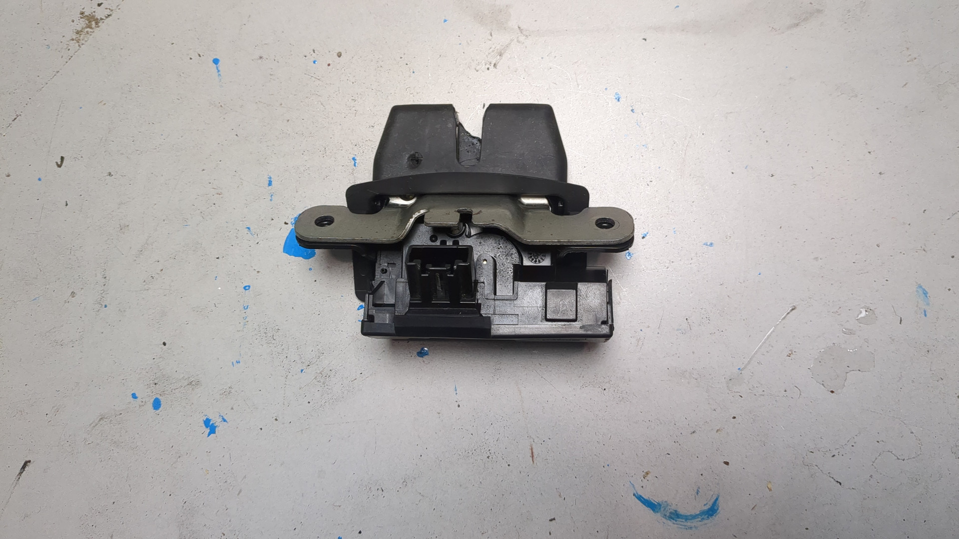 Замок багажника