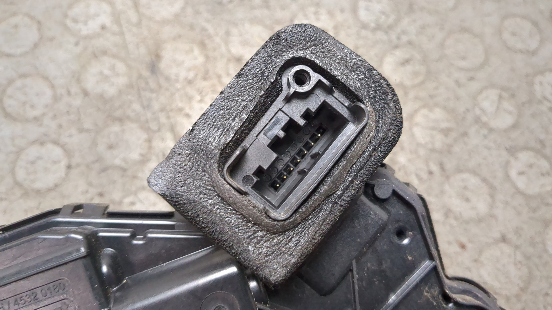 Замок двери передней правой