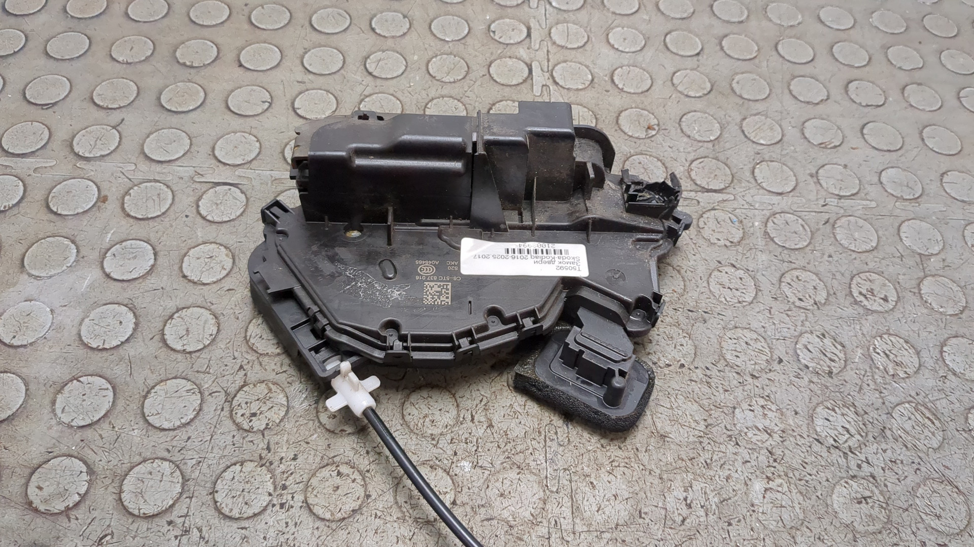 Замок двери передней правой