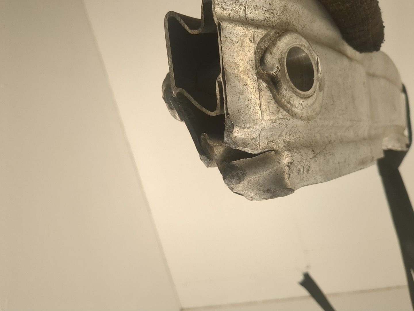 Усилитель переднего бампера