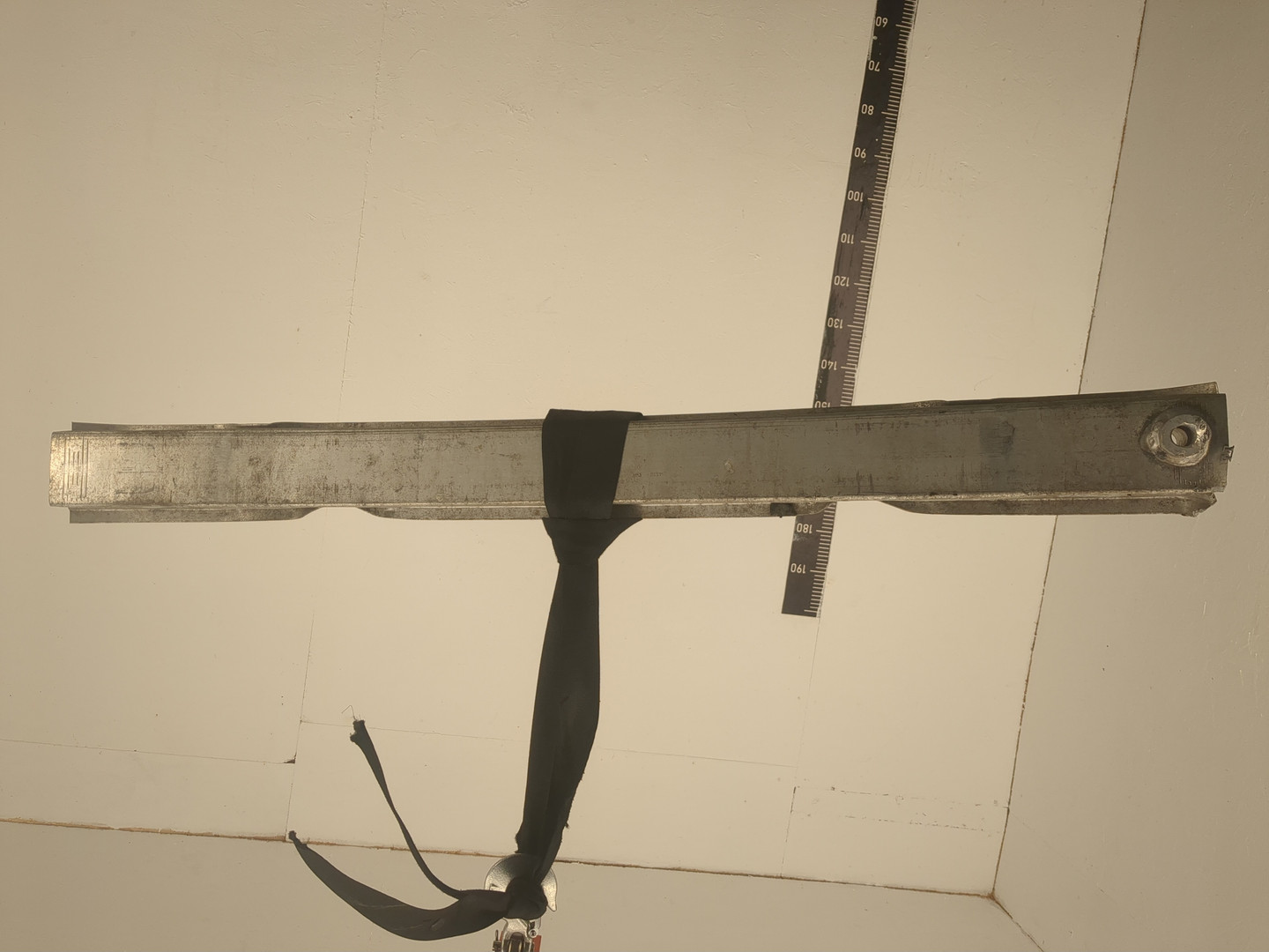 Усилитель переднего бампера