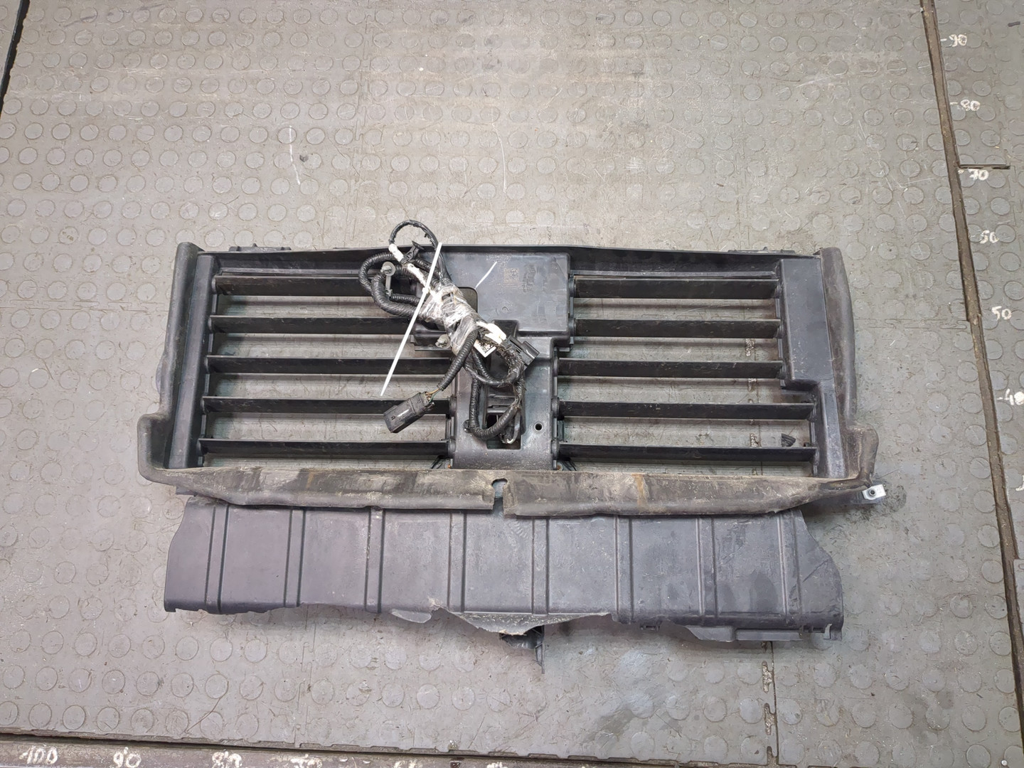 Жалюзи (воздуховод) бампера переднего