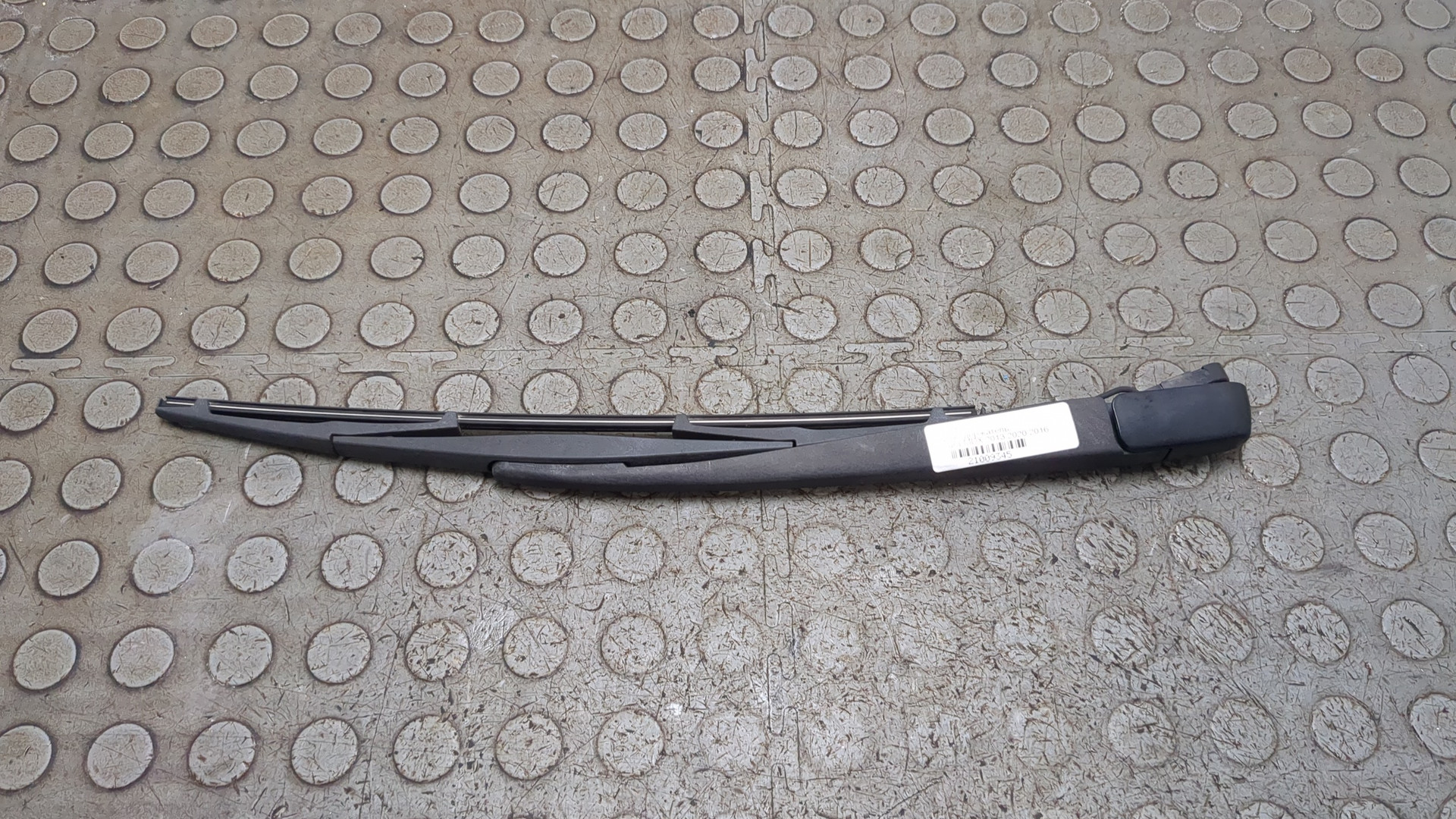 Поводок стеклоочистителя заднего