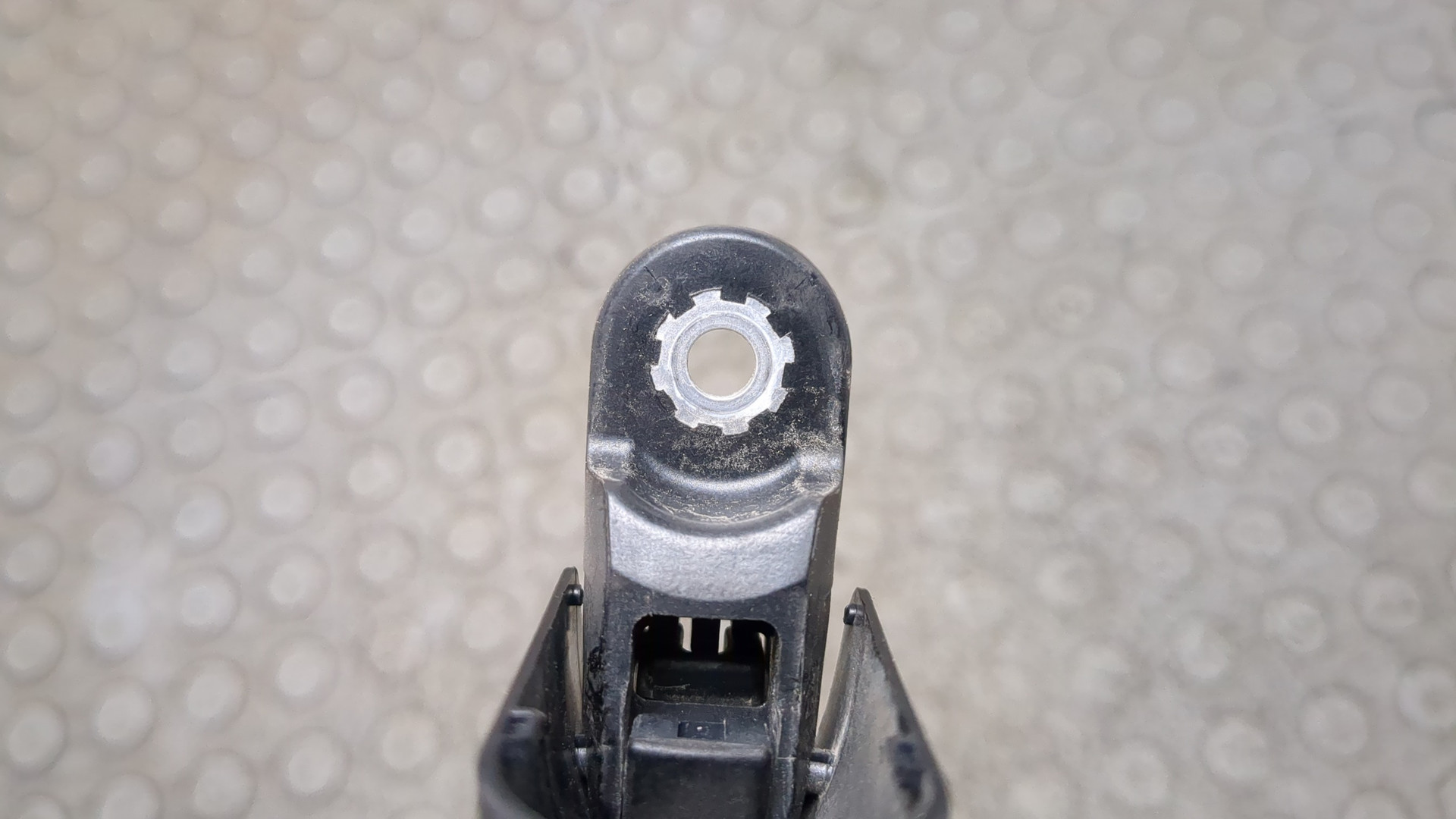 Поводок стеклоочистителя заднего