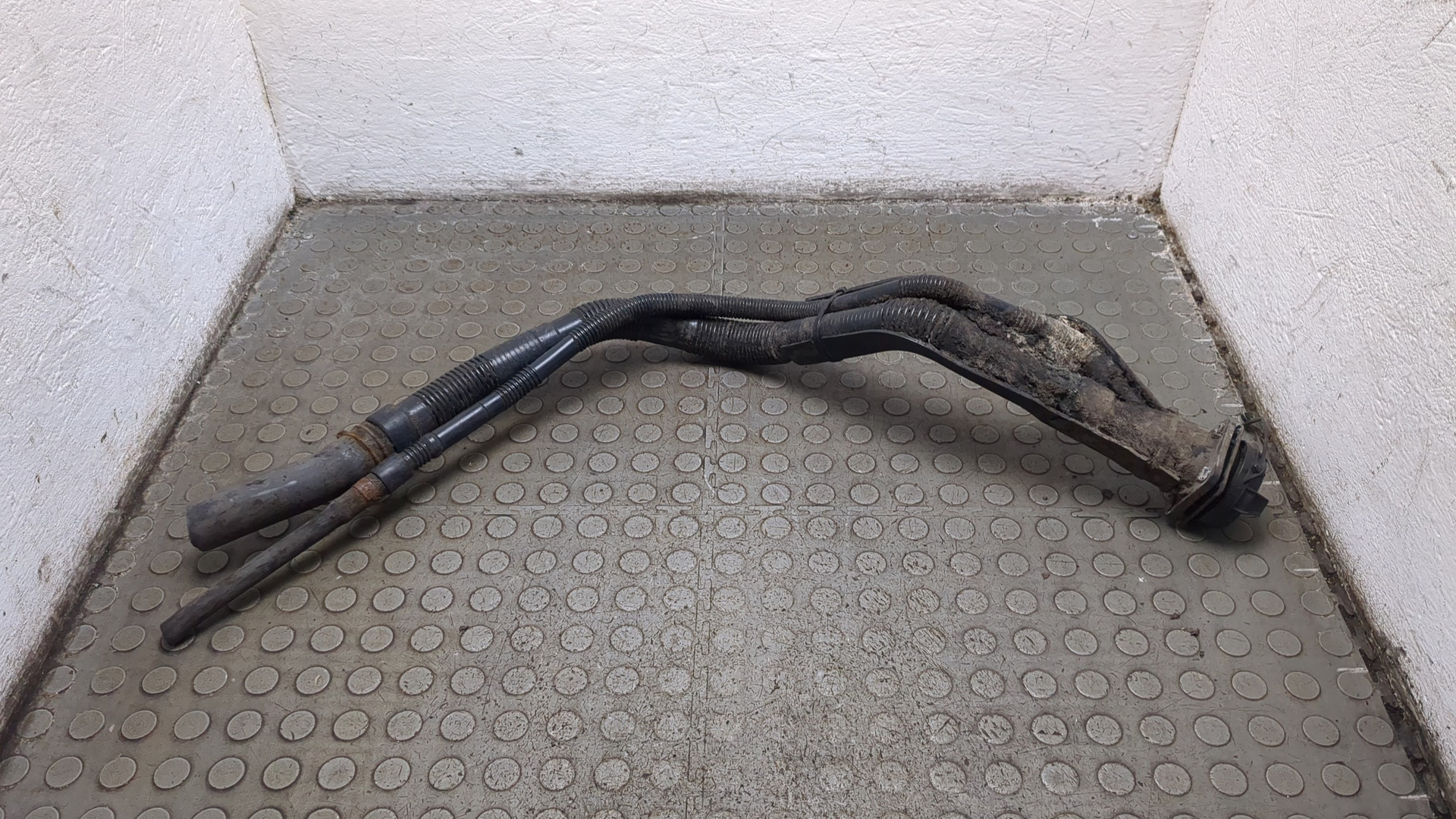 Горловина топливного бака