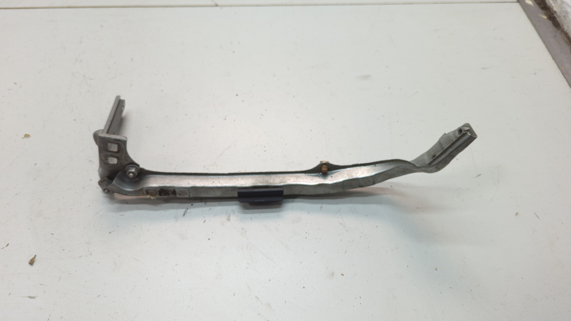 Кронштейн крепления крыла