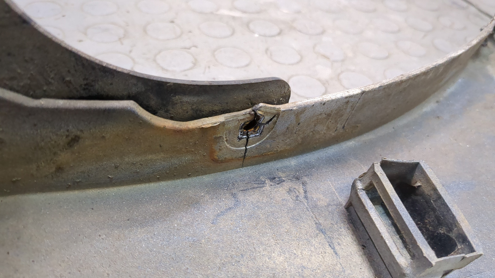 Накладка заднего бампера правая