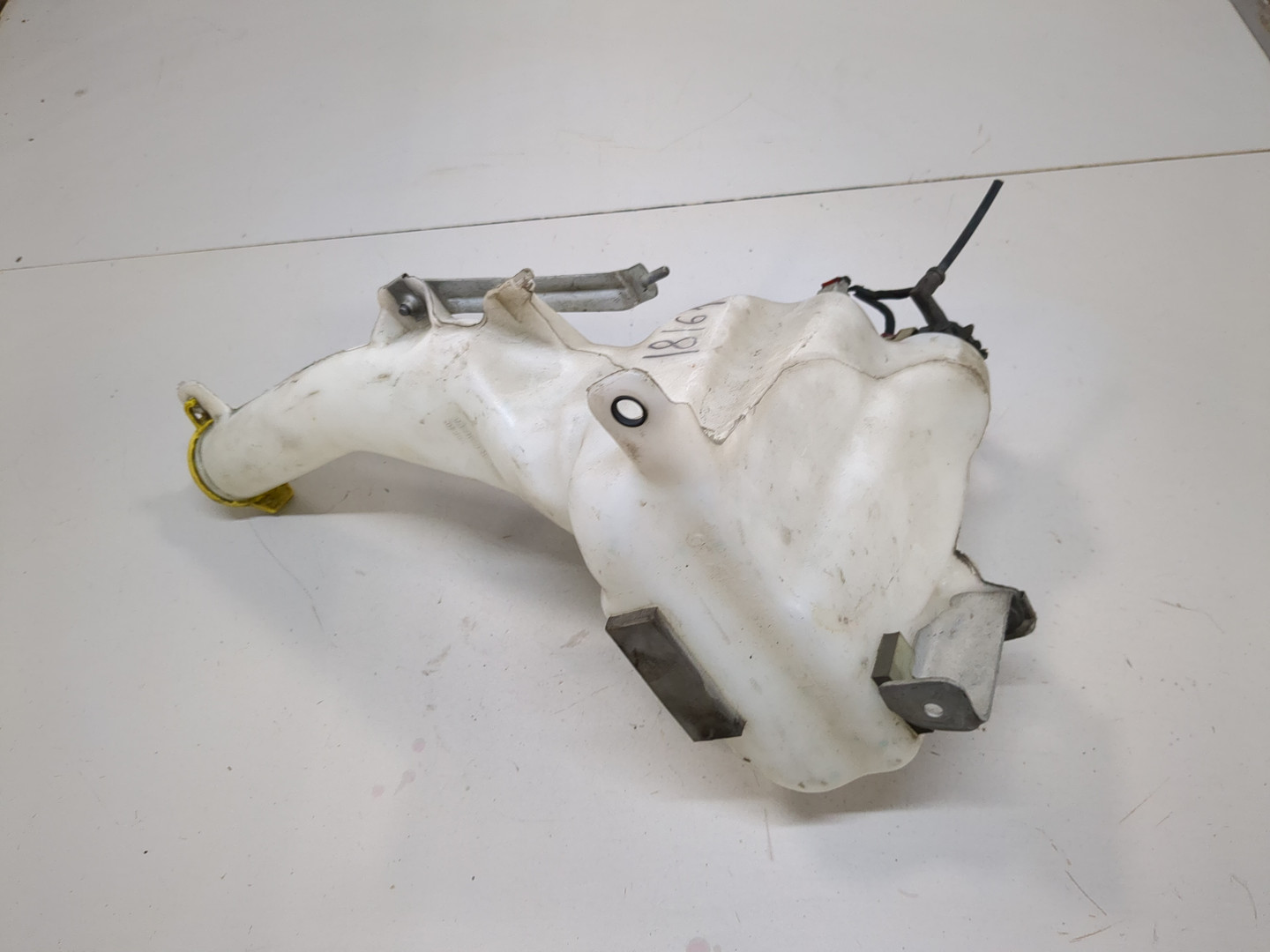 Бачок омывателя лобового стекла