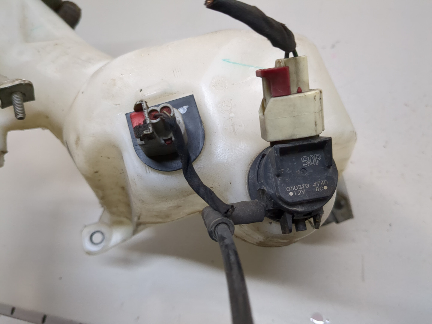 Бачок омывателя лобового стекла