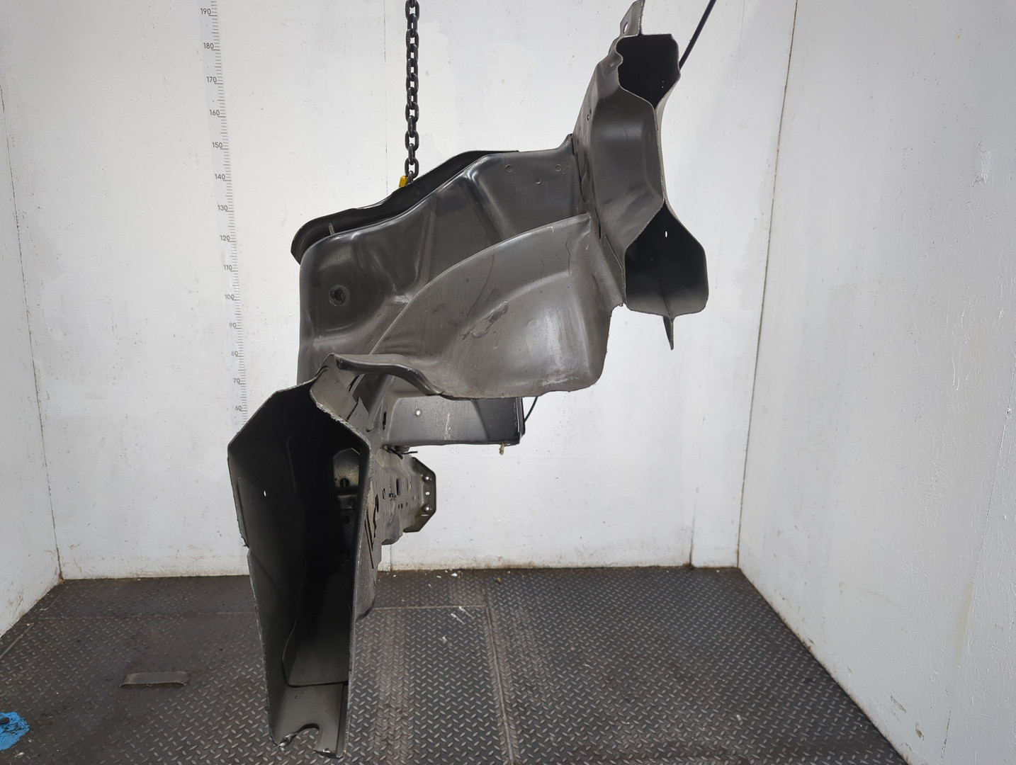 Кузовной элемент