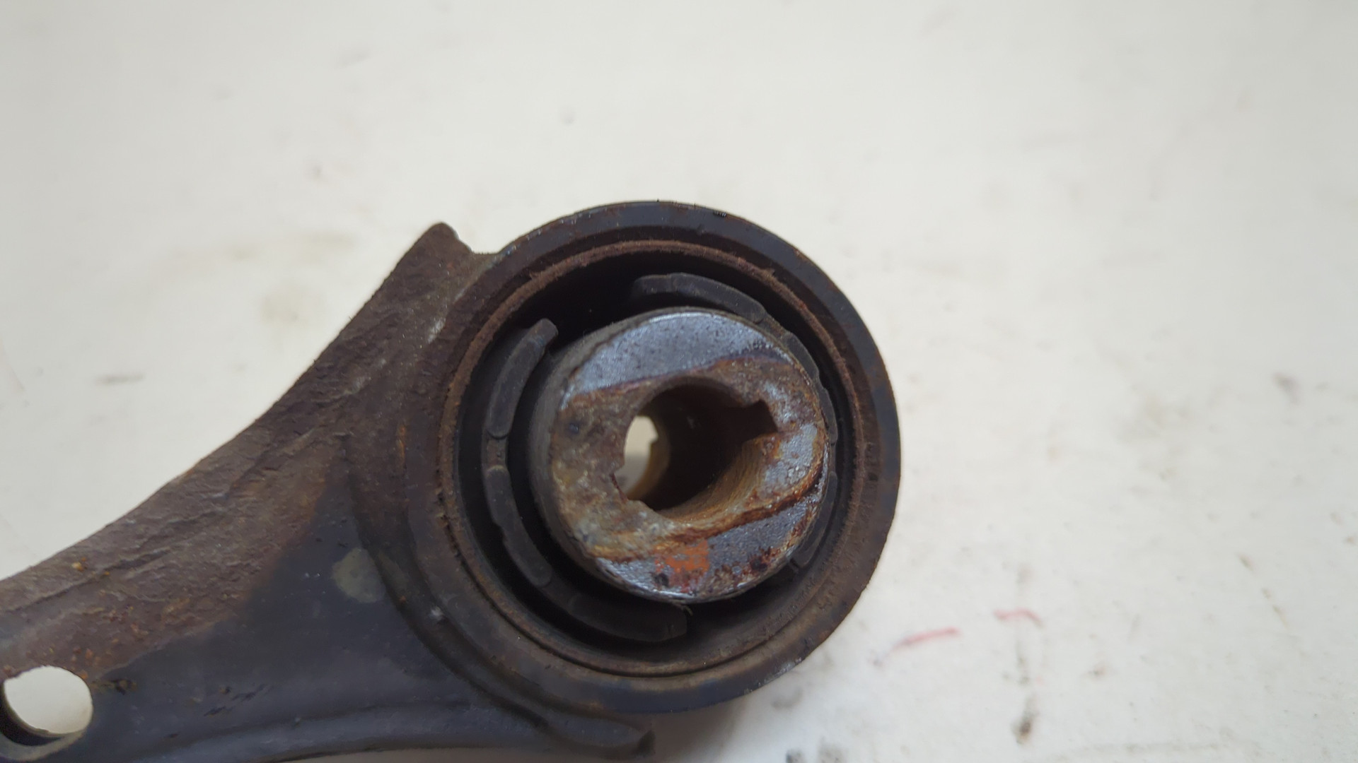 Рычаг задний