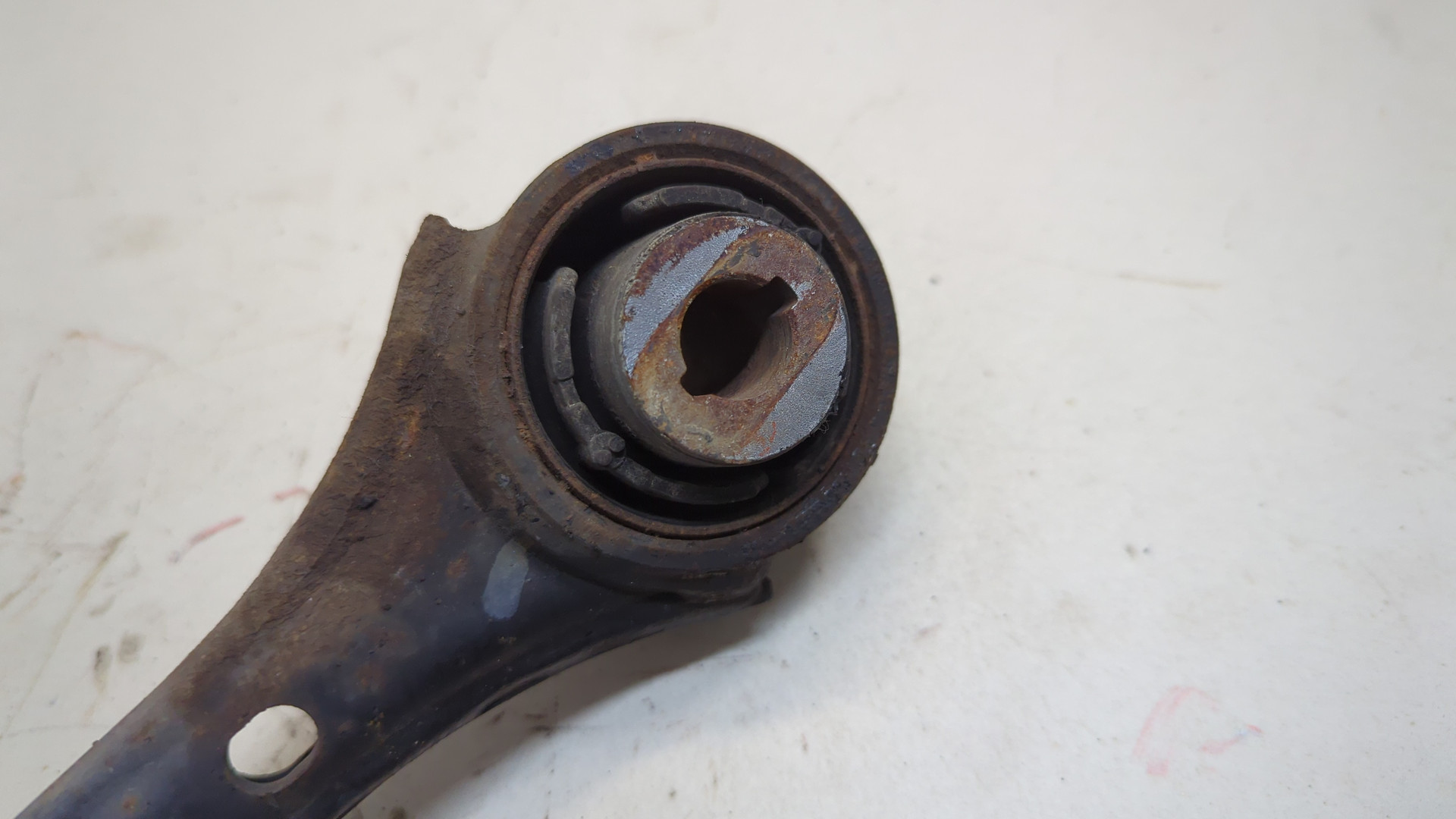 Рычаг задний