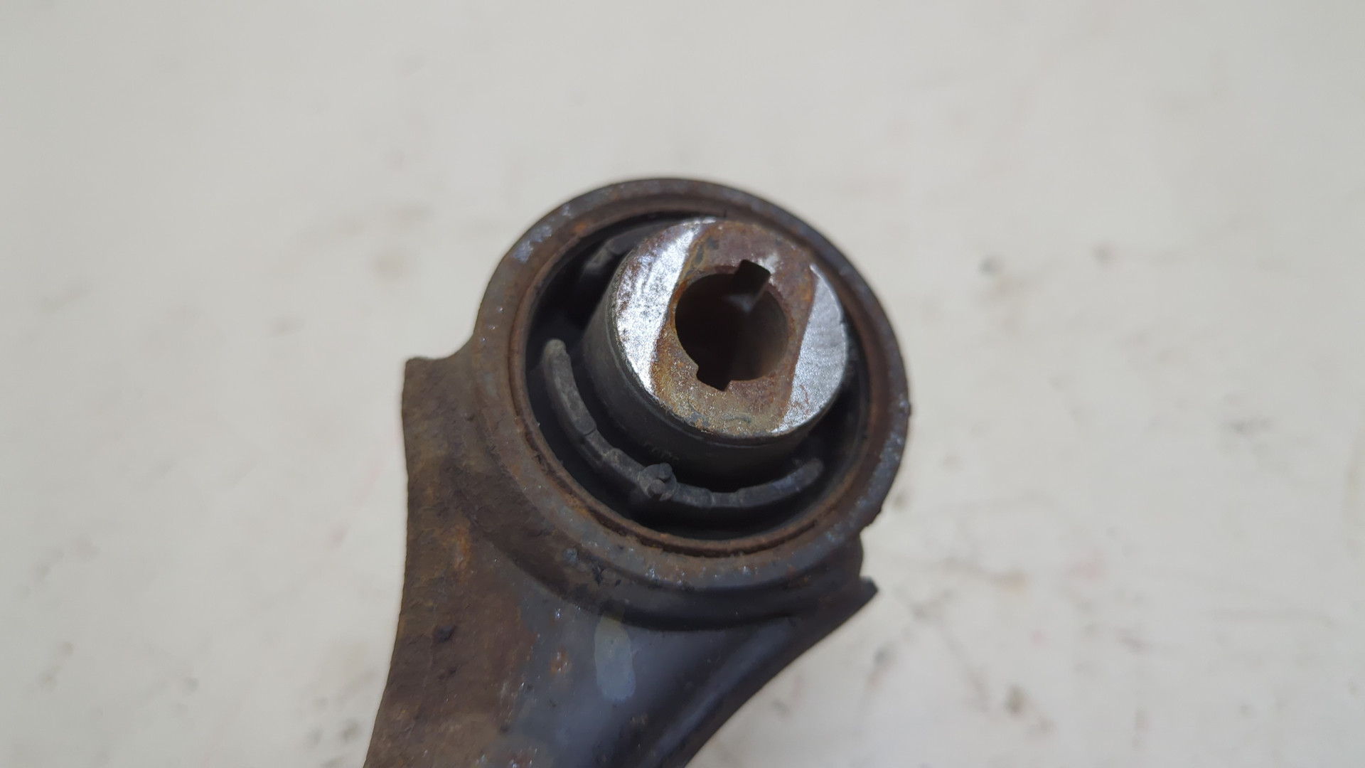 Рычаг задний