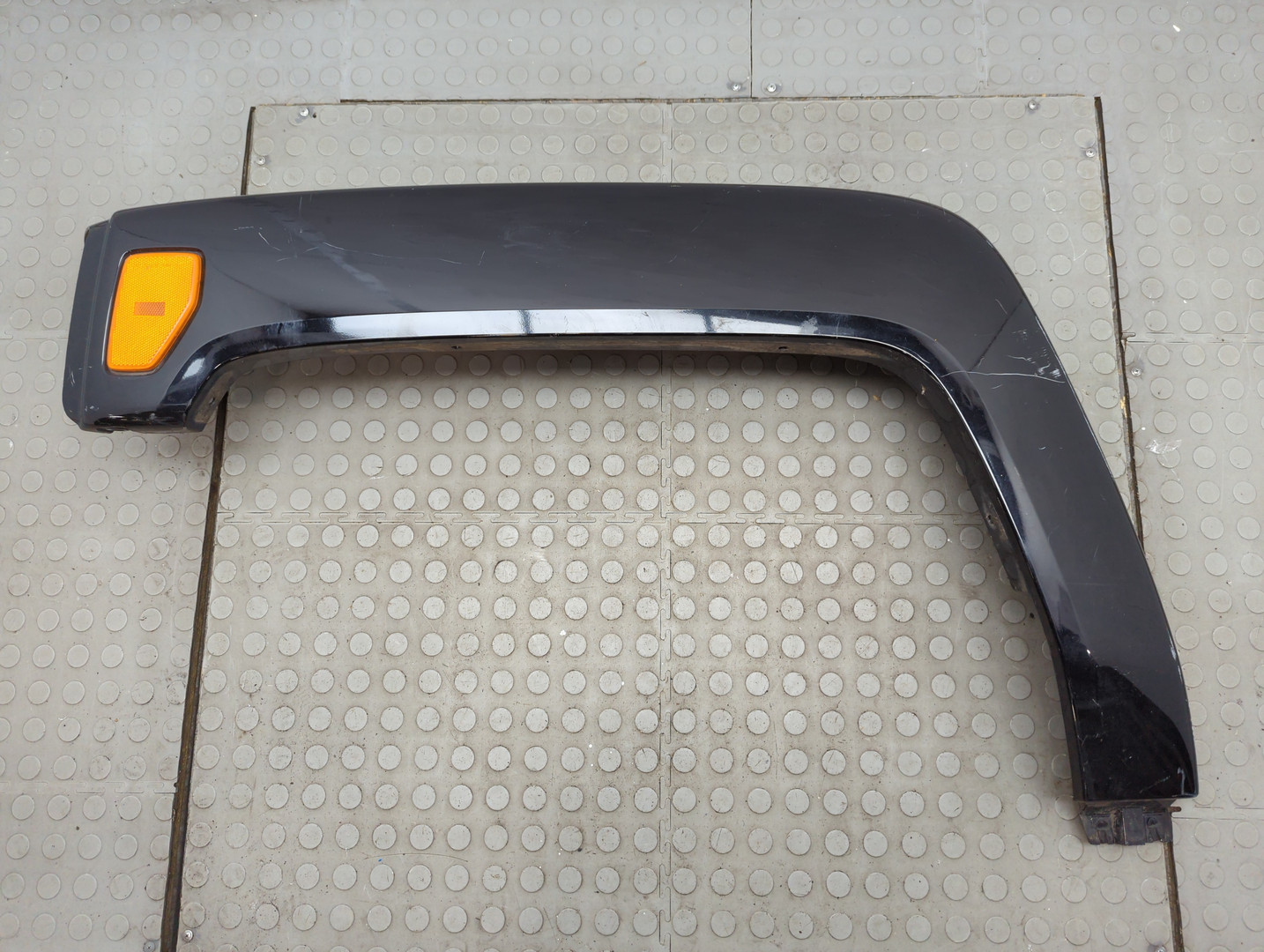 Крыло переднее левое