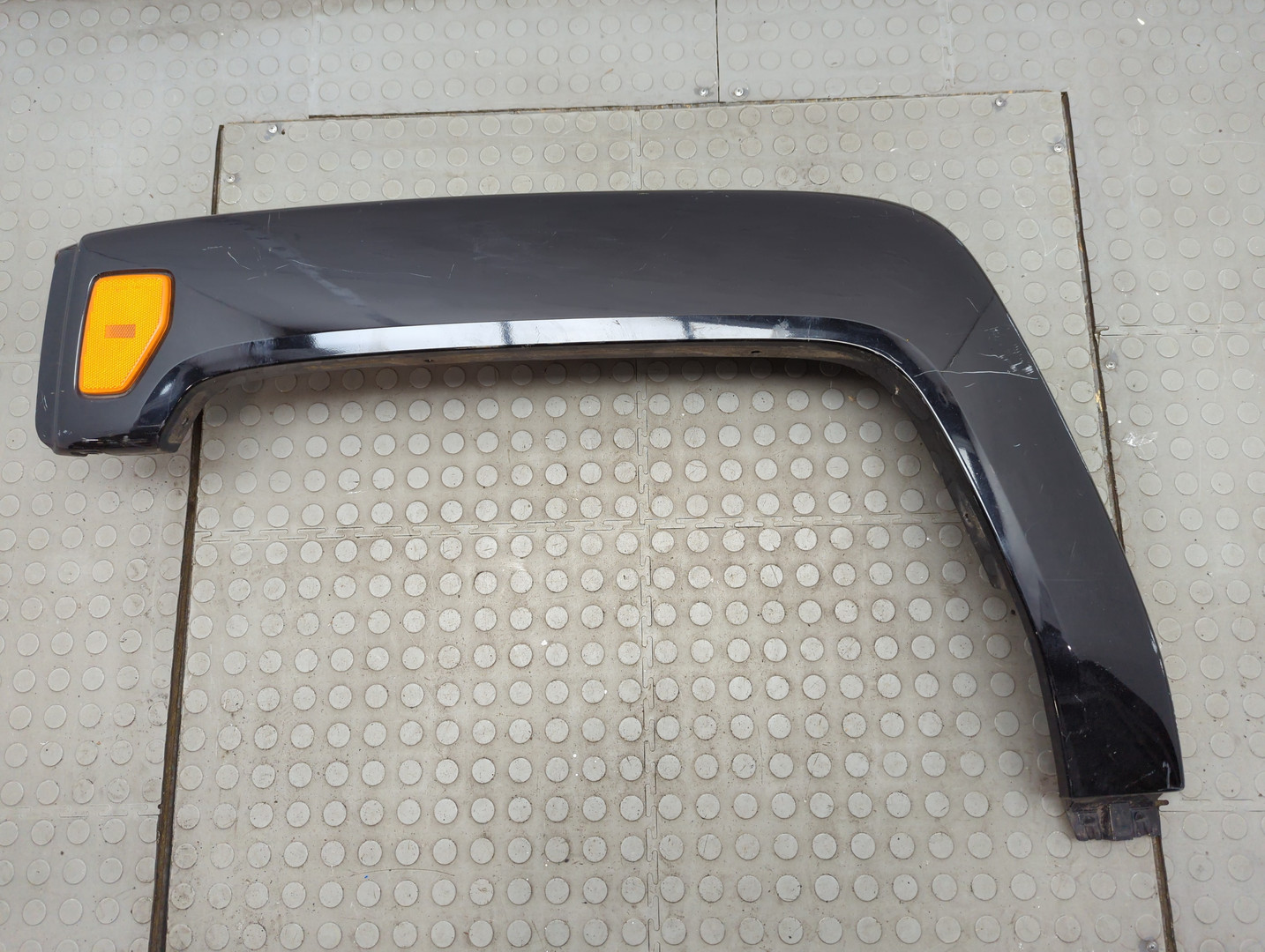 Крыло переднее левое