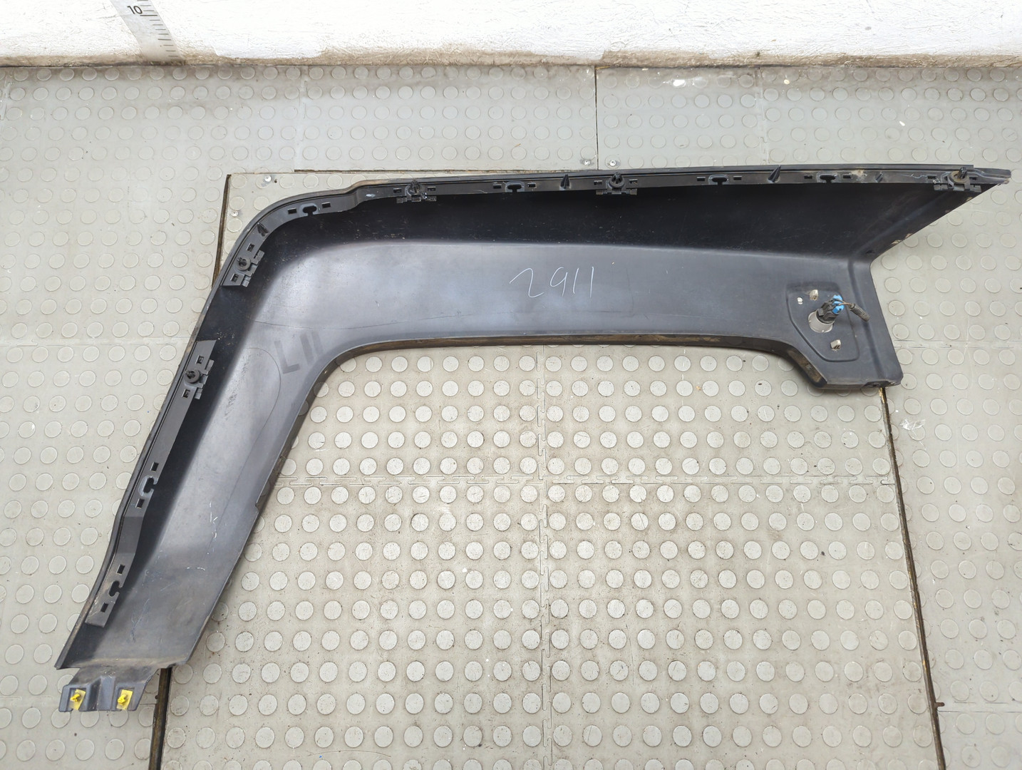 Крыло переднее левое