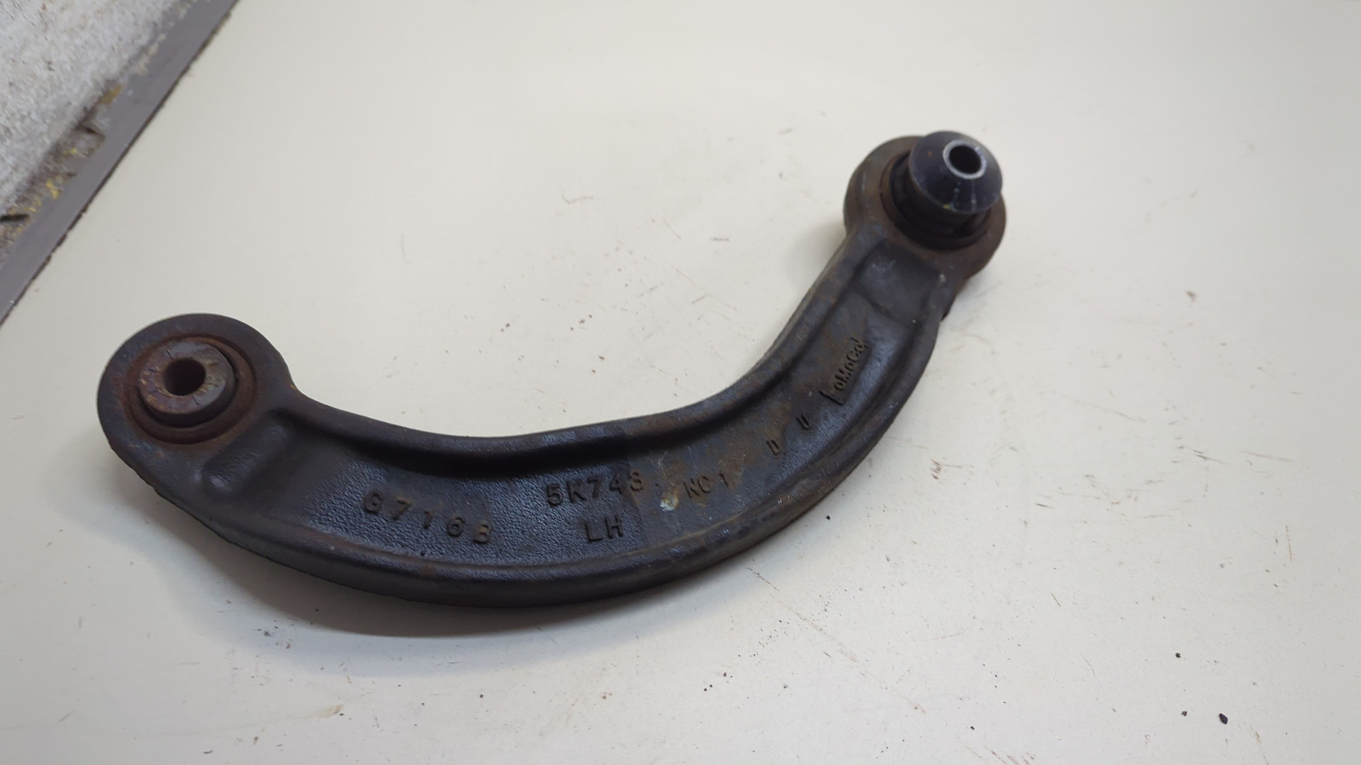 Рычаг задний левый