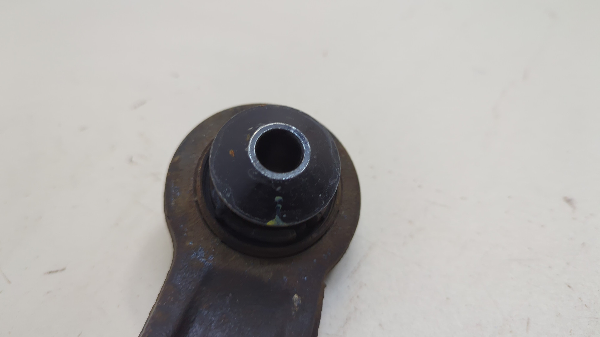 Рычаг задний левый