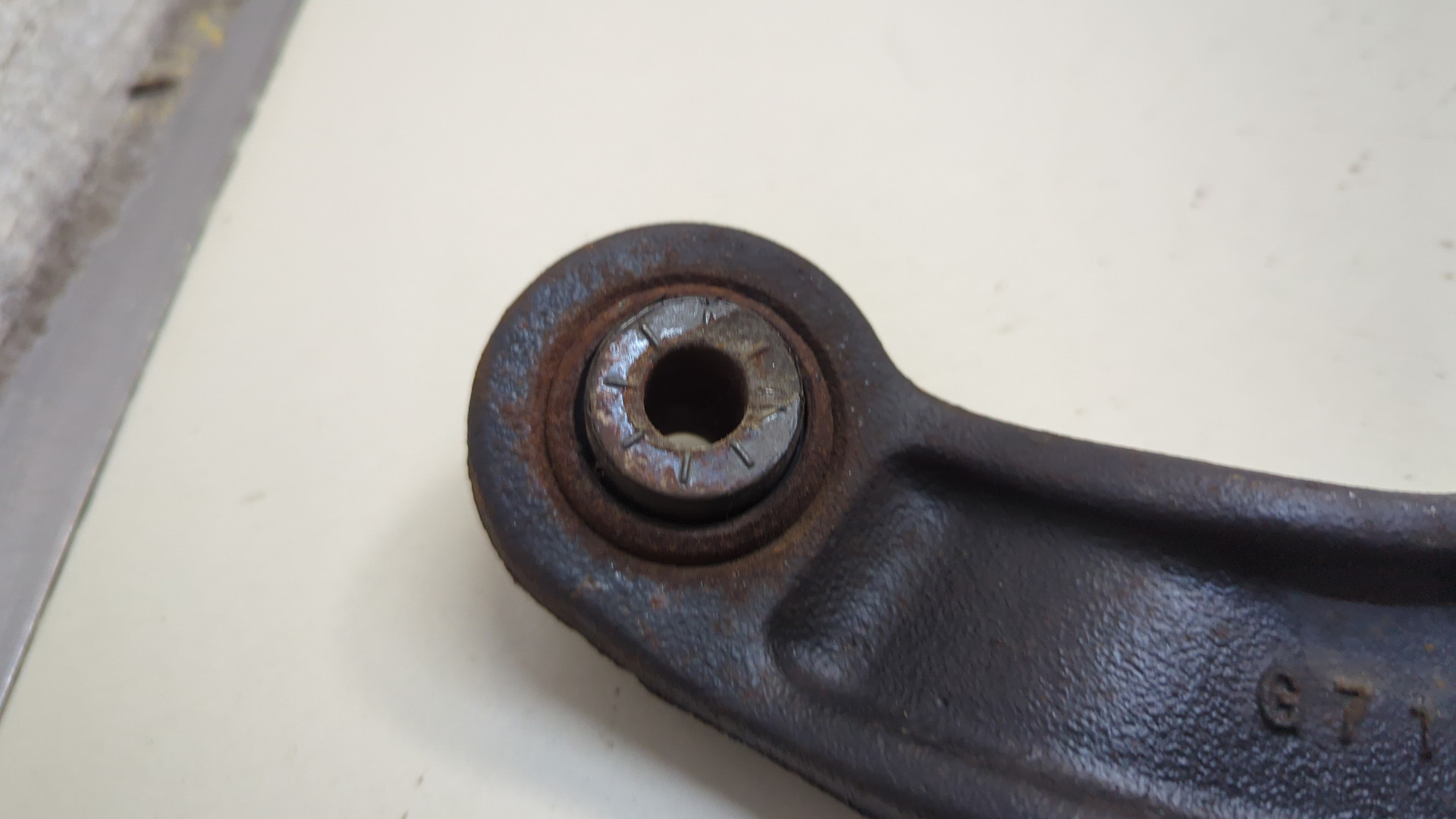 Рычаг задний левый