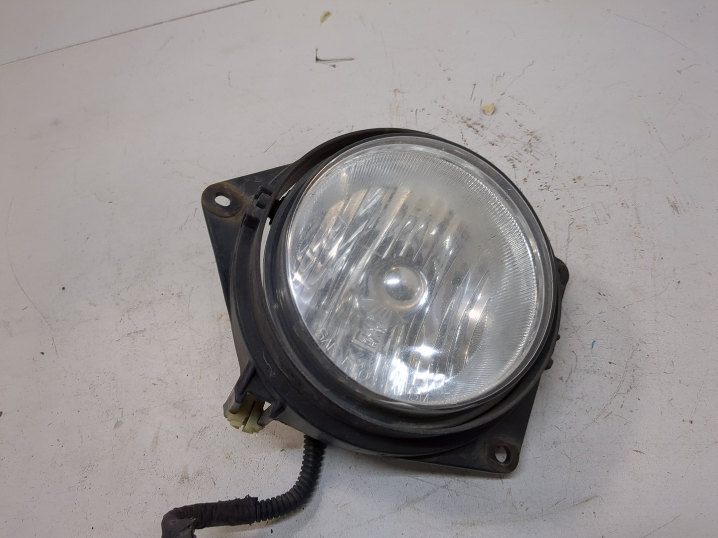 Фара противотуманная левая