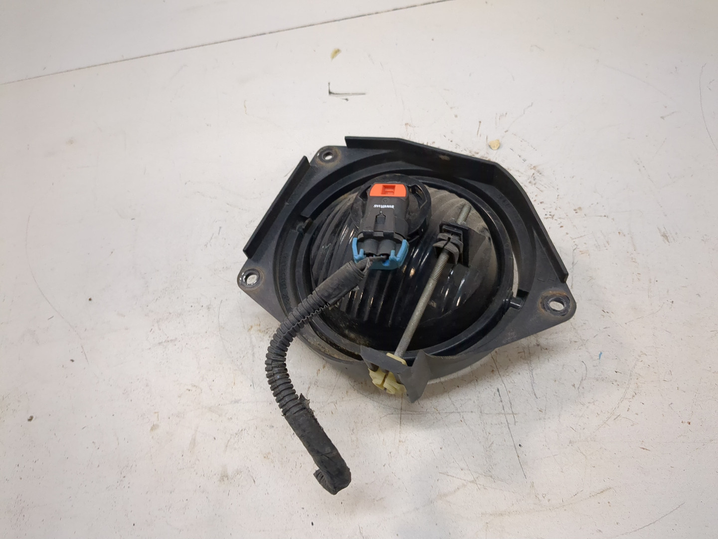 Фара противотуманная левая