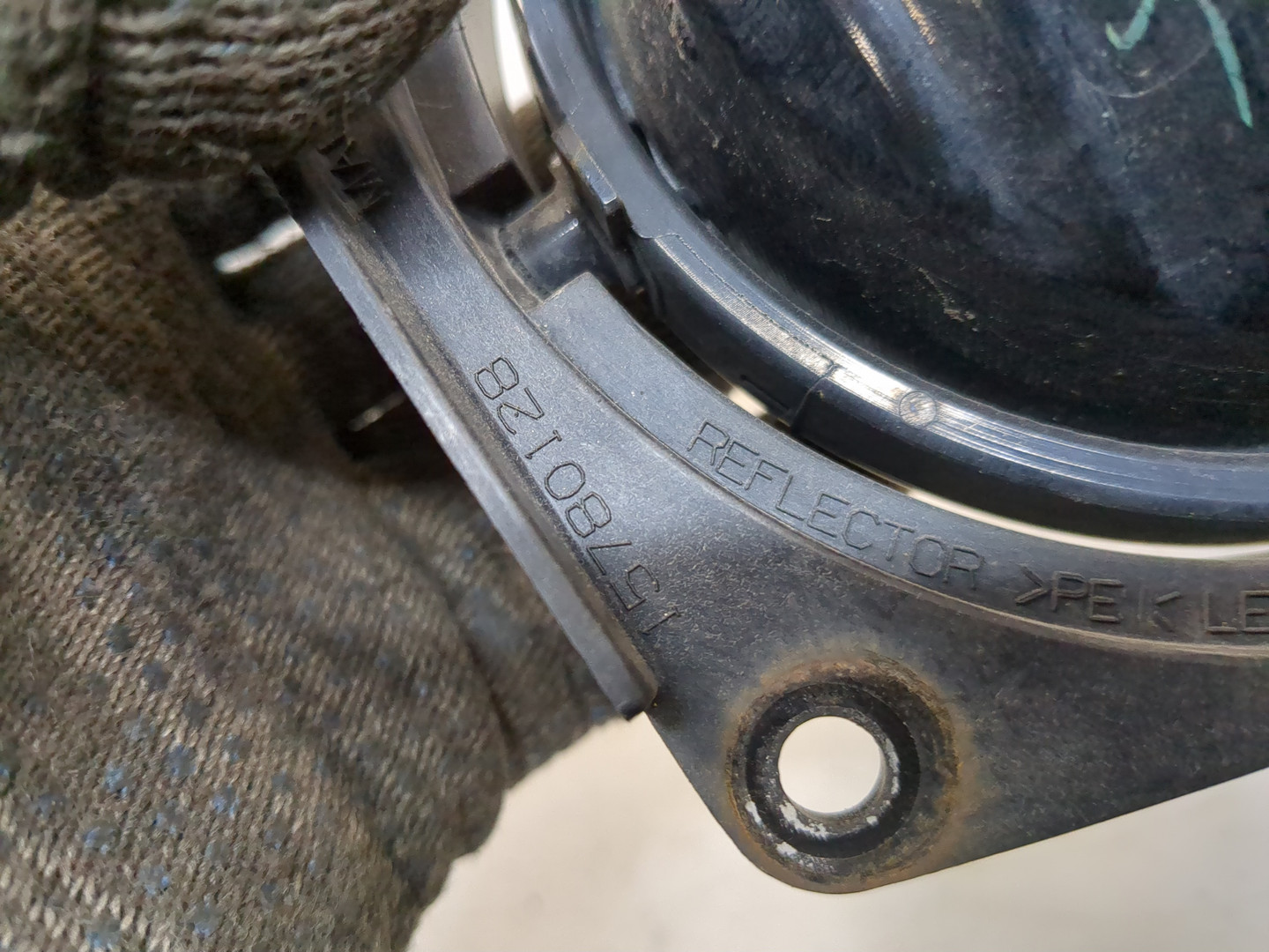 Фара противотуманная левая