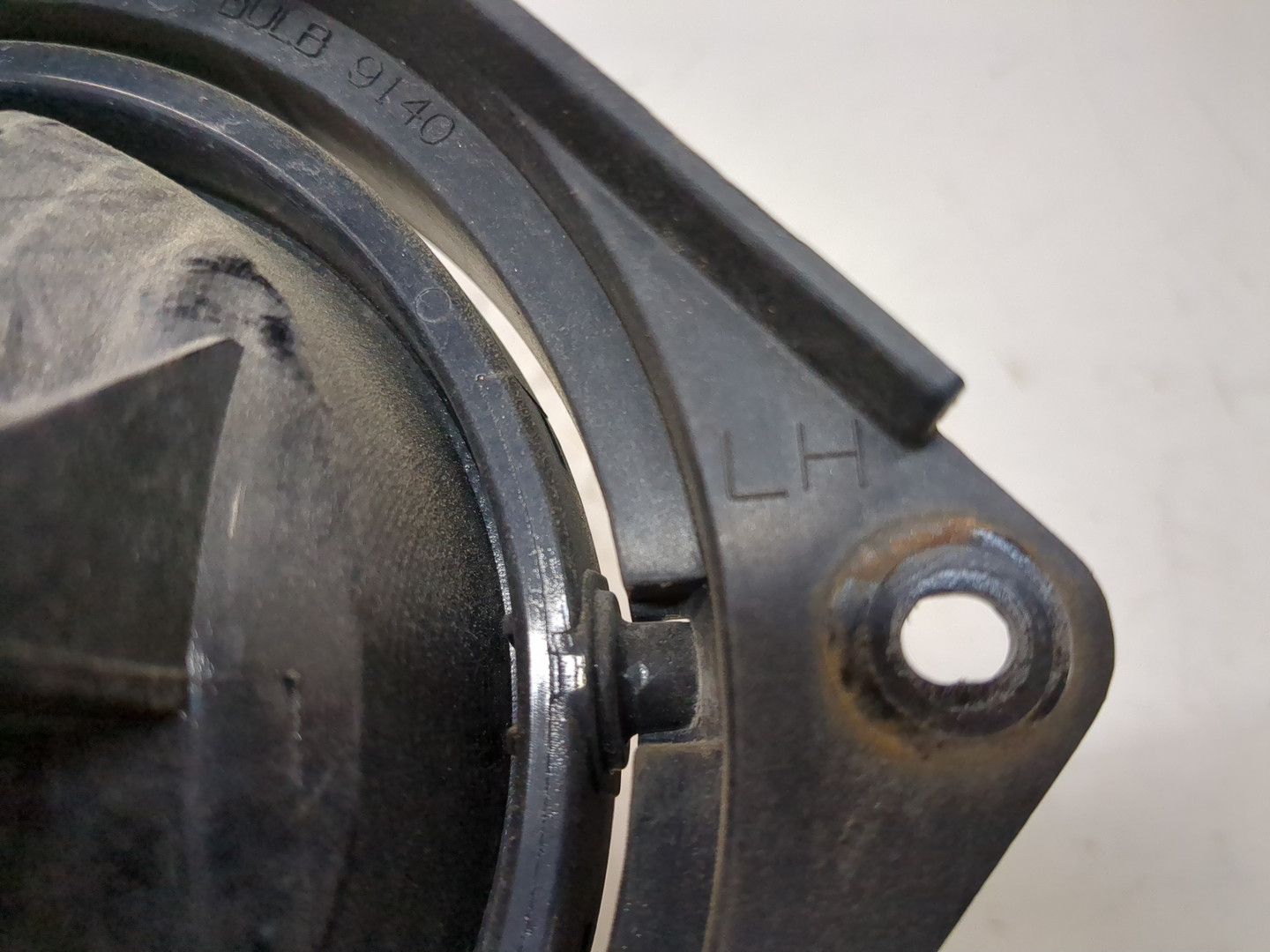 Фара противотуманная левая