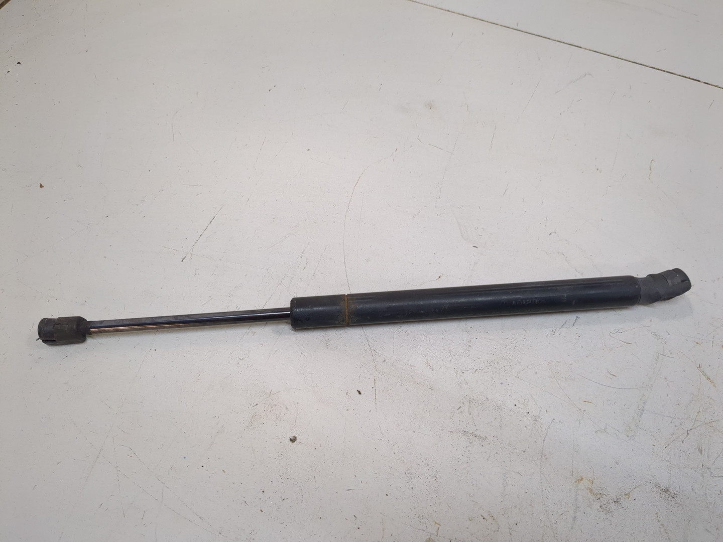 Амортизатор капота