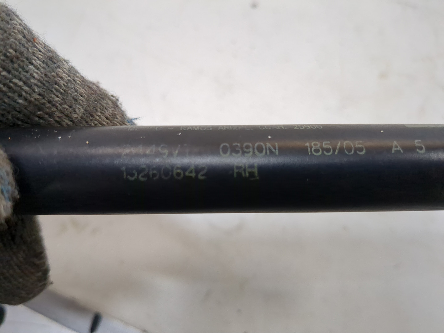 Амортизатор капота