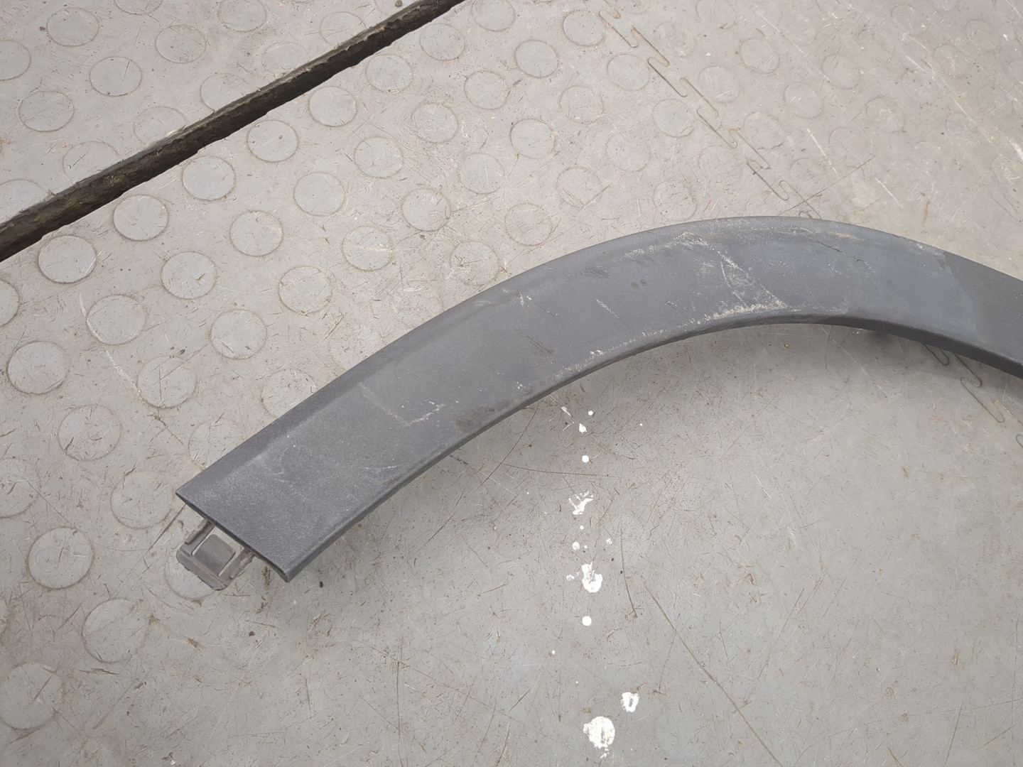 Накладка переднего крыла левого