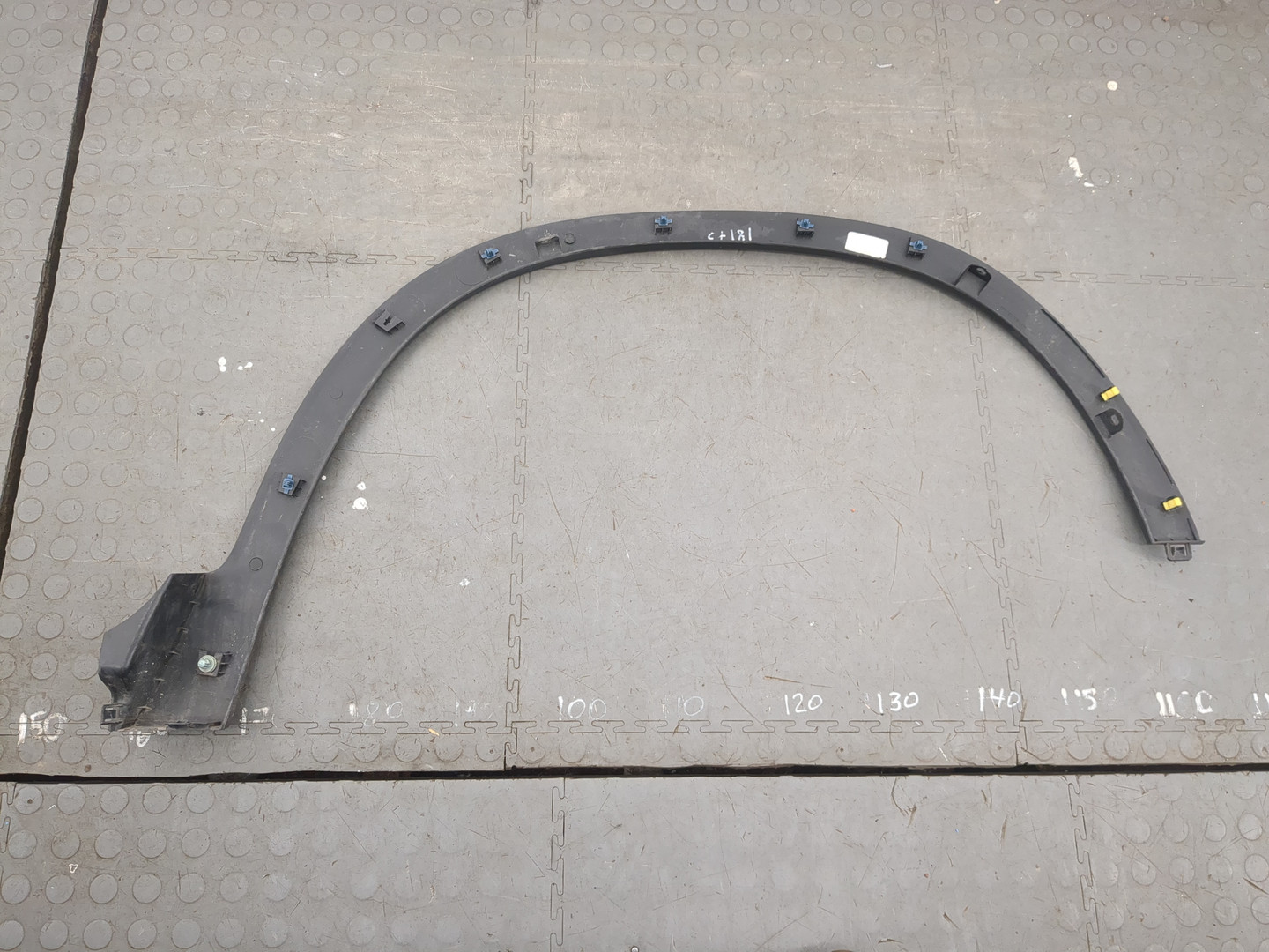 Накладка переднего крыла левого