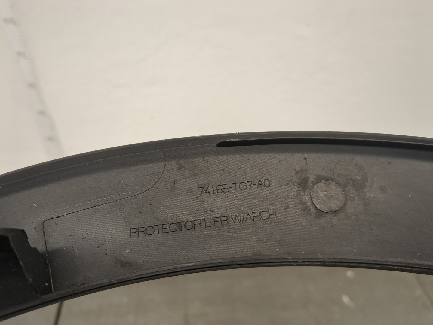 Накладка переднего крыла левого