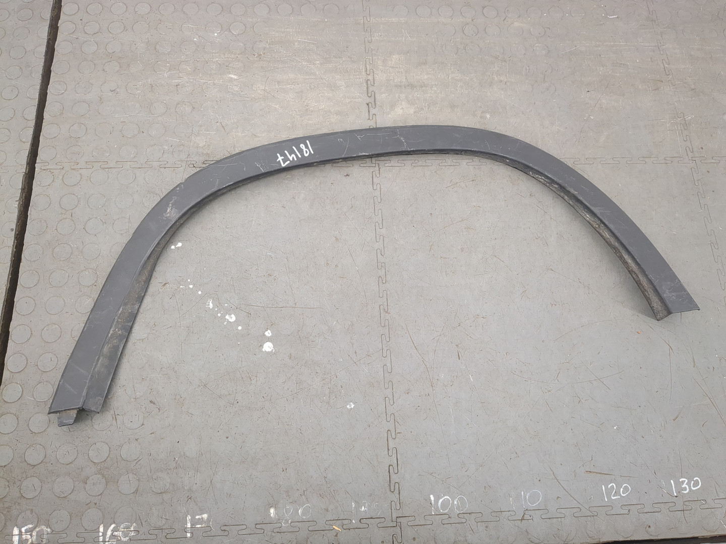 Накладка переднего крыла левого