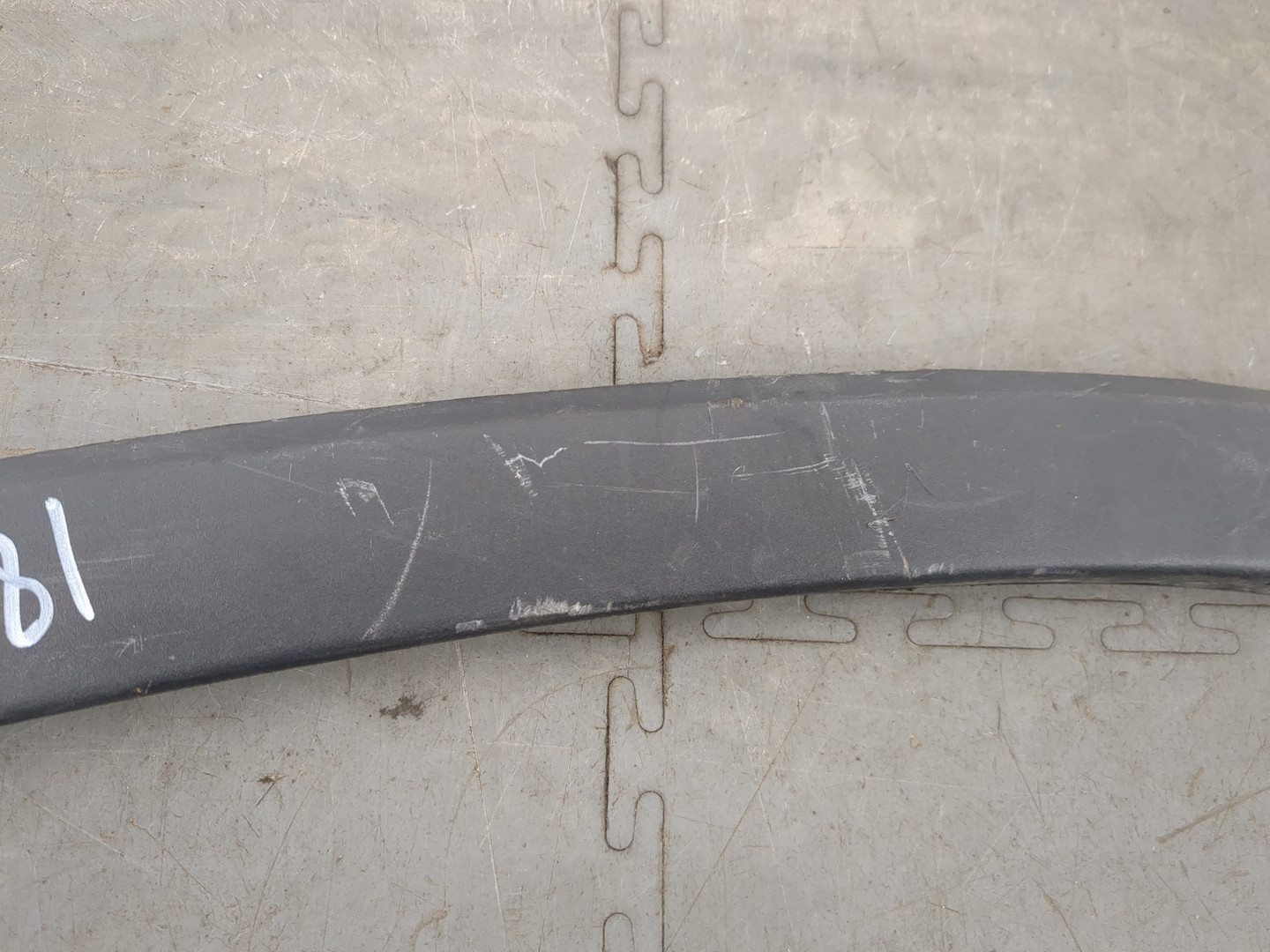 Накладка переднего крыла левого