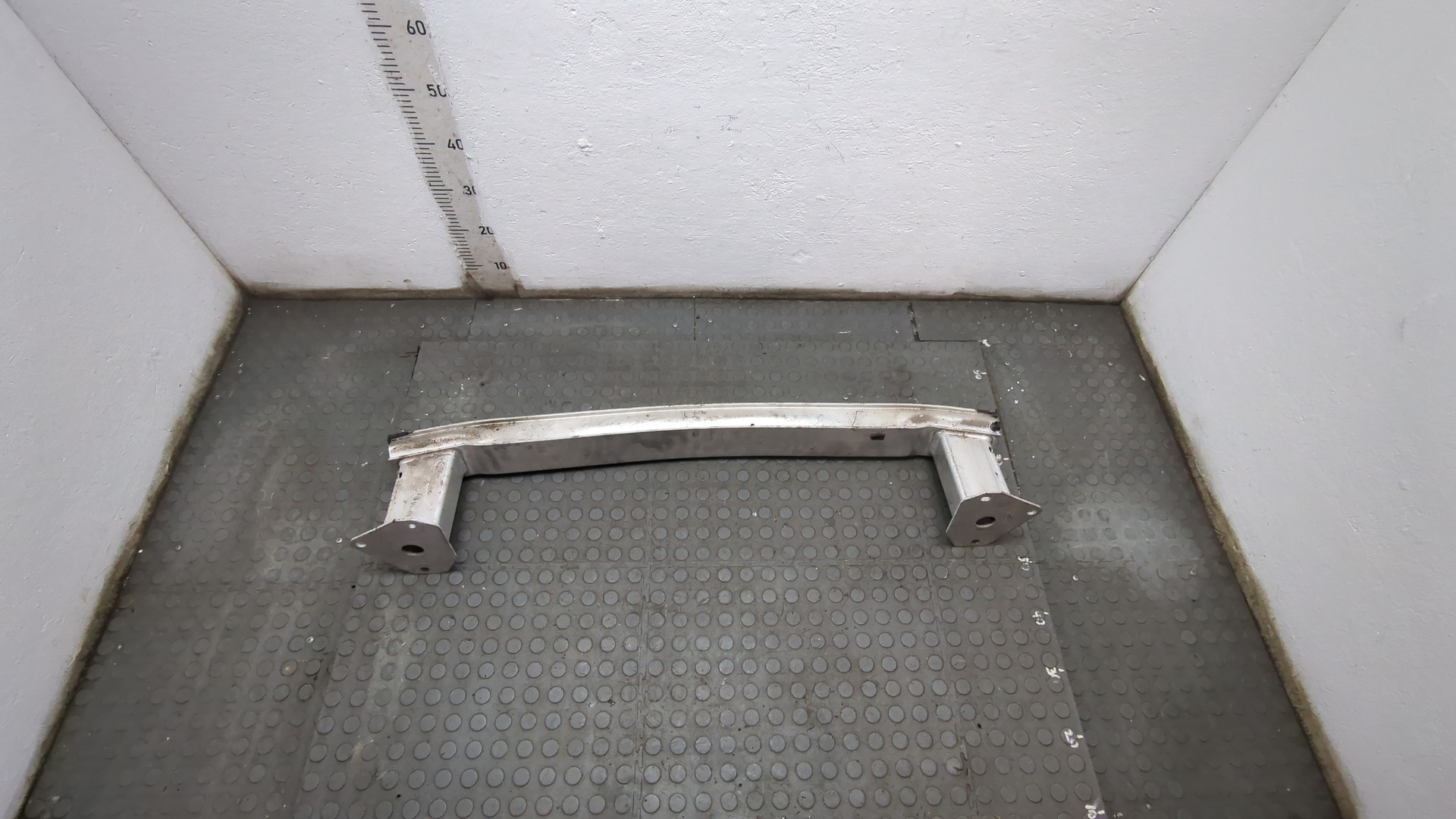 Усилитель заднего бампера