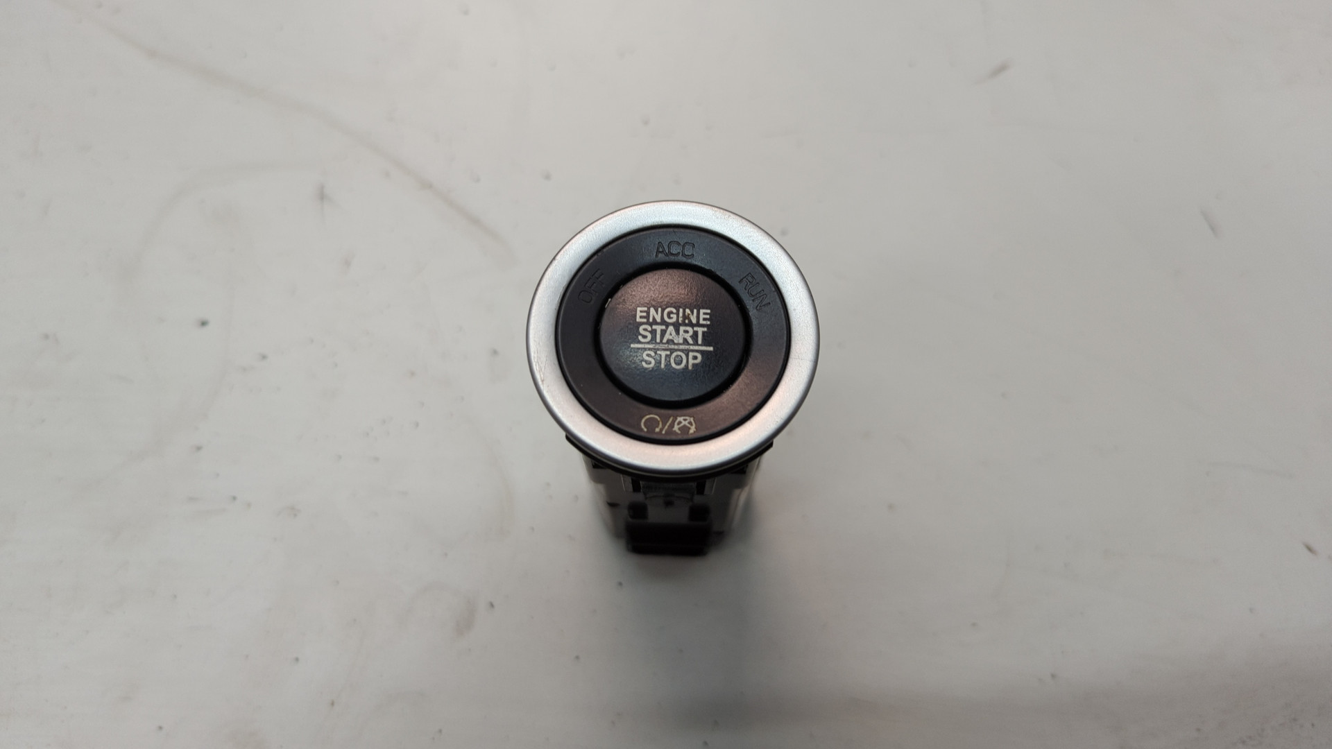 Кнопка запуска двигателя