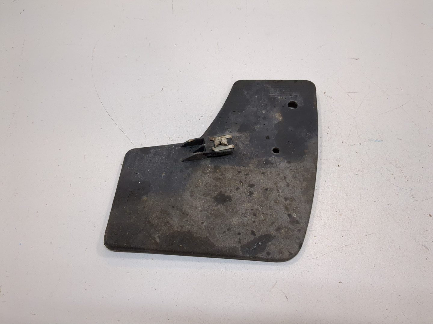 Брызговик задний левый