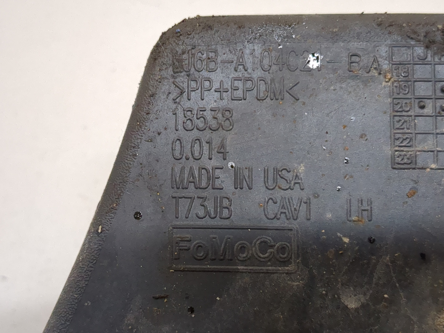 Брызговик задний левый