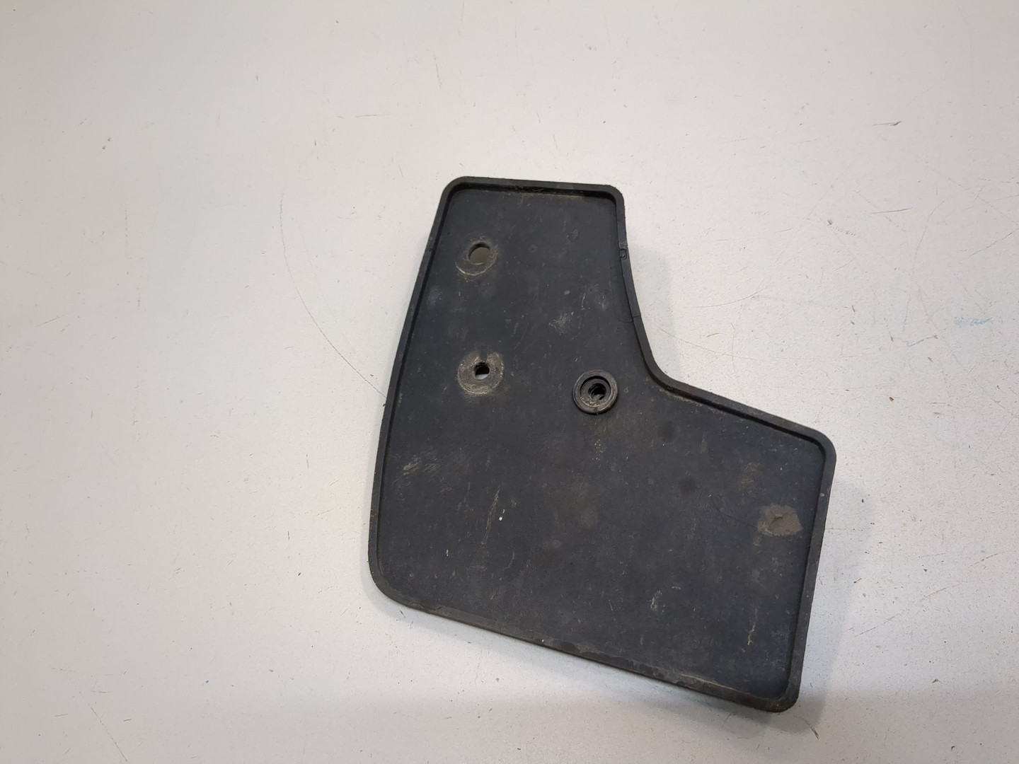 Брызговик задний левый