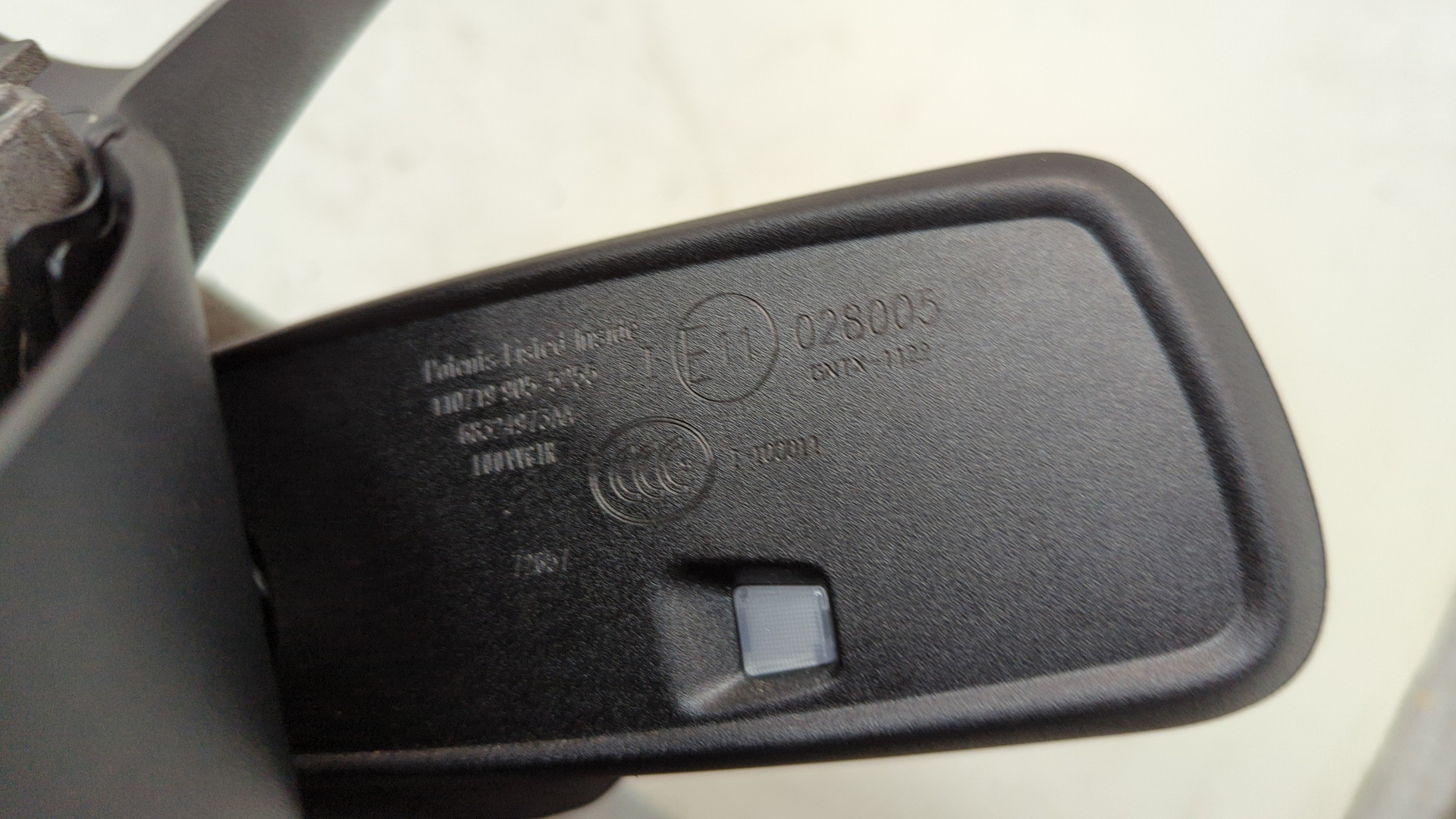 Зеркало заднего вида