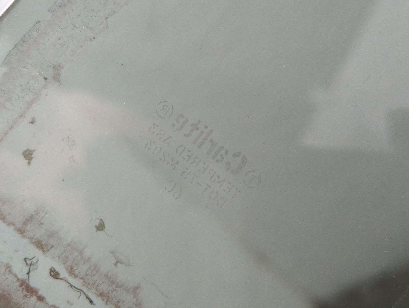 Стекло двери задней правой