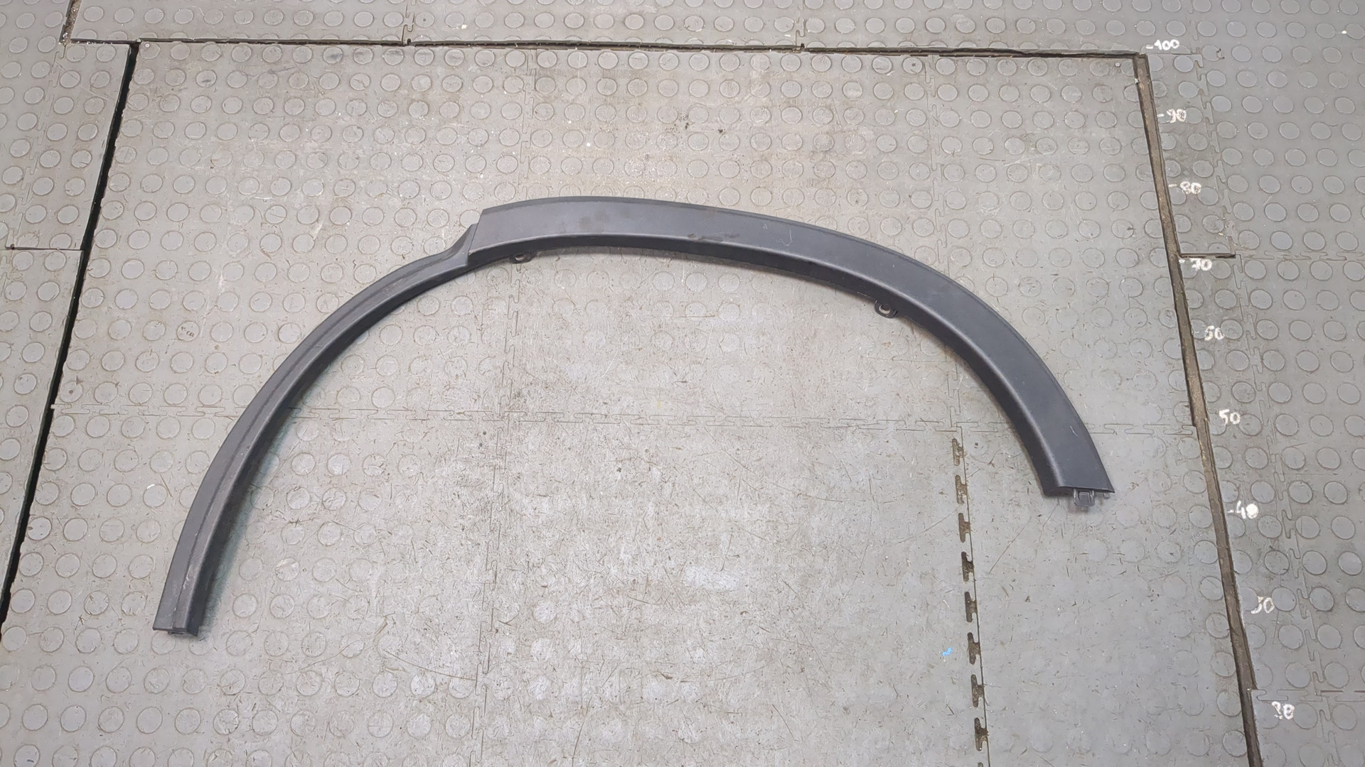 Накладка заднего крыла левого