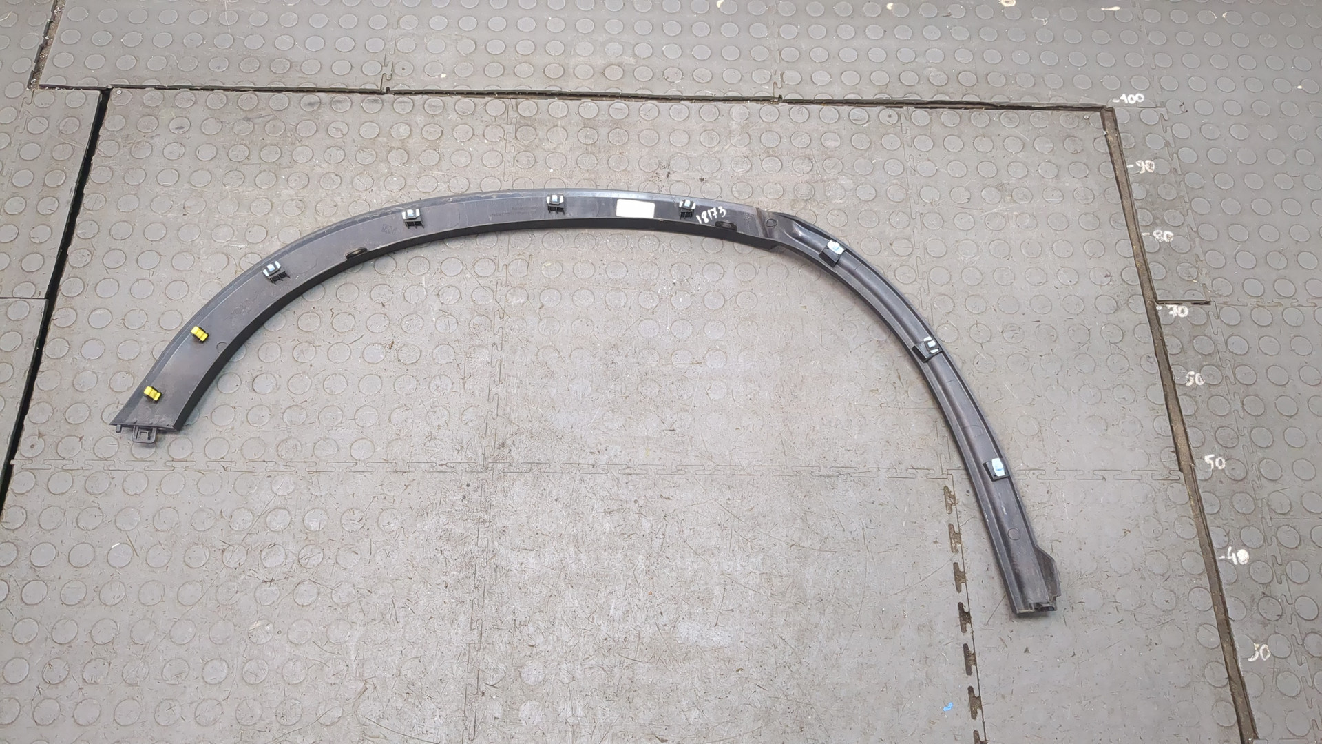 Накладка заднего крыла левого