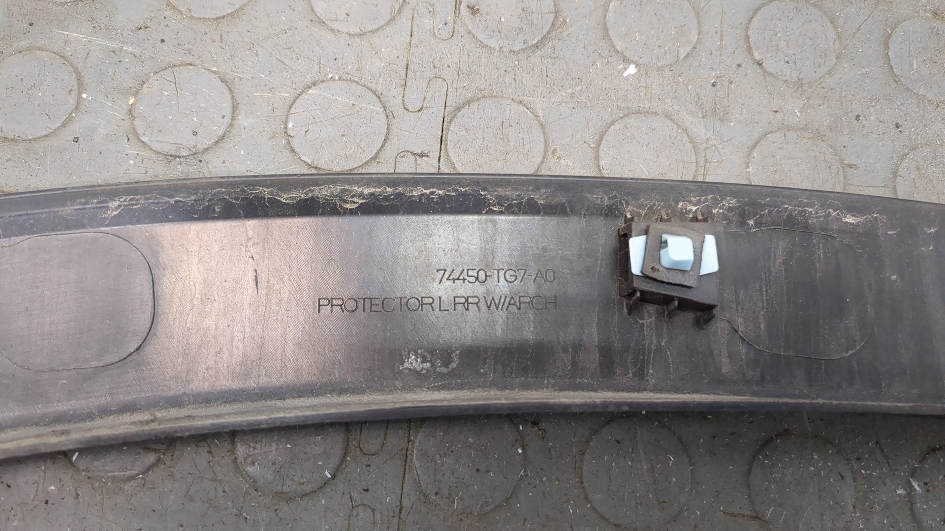 Накладка заднего крыла левого