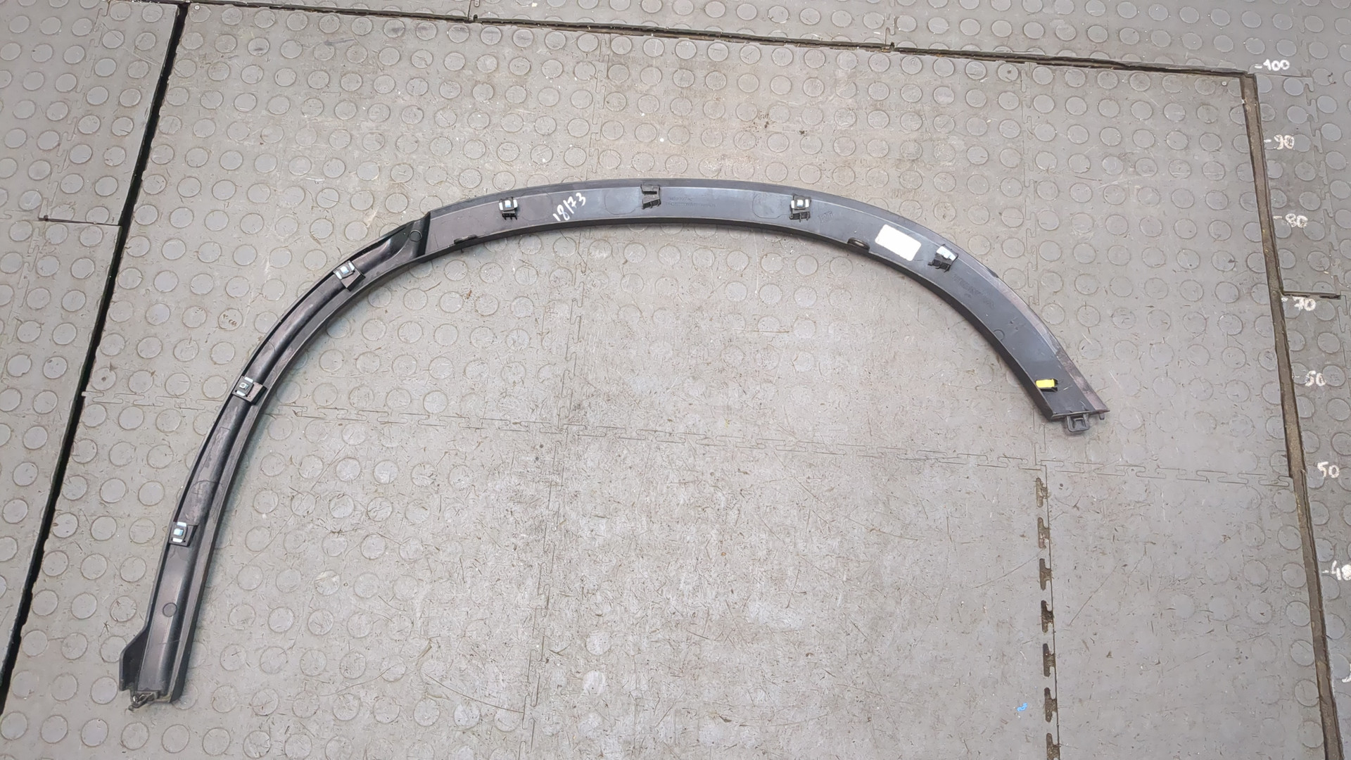 Молдинг заднего крыла правого