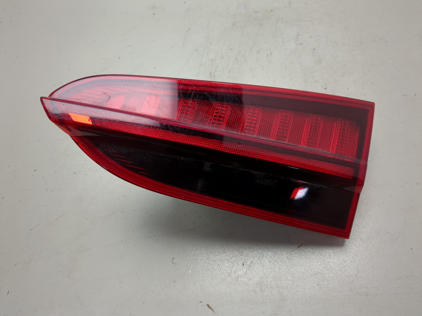 Фонарь задний внутренний правый