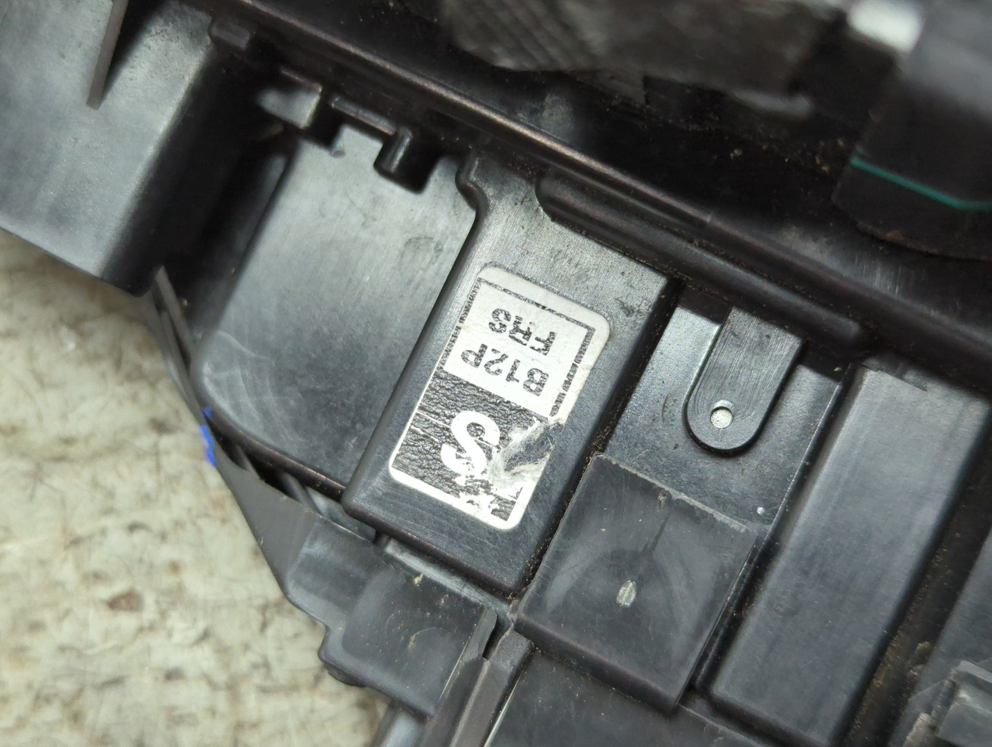 Замок двери передней правой