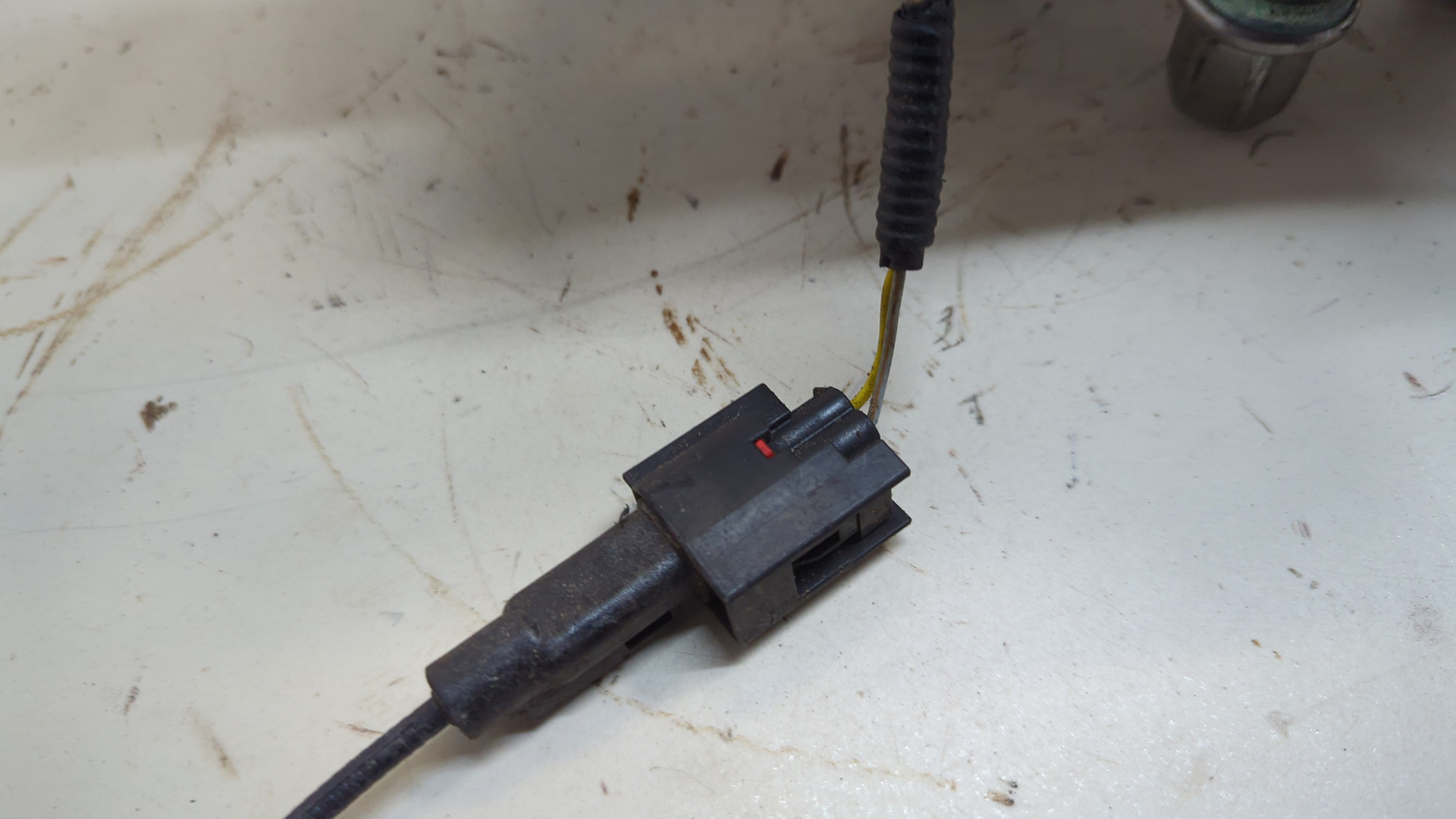 Кулак поворотный передний правый